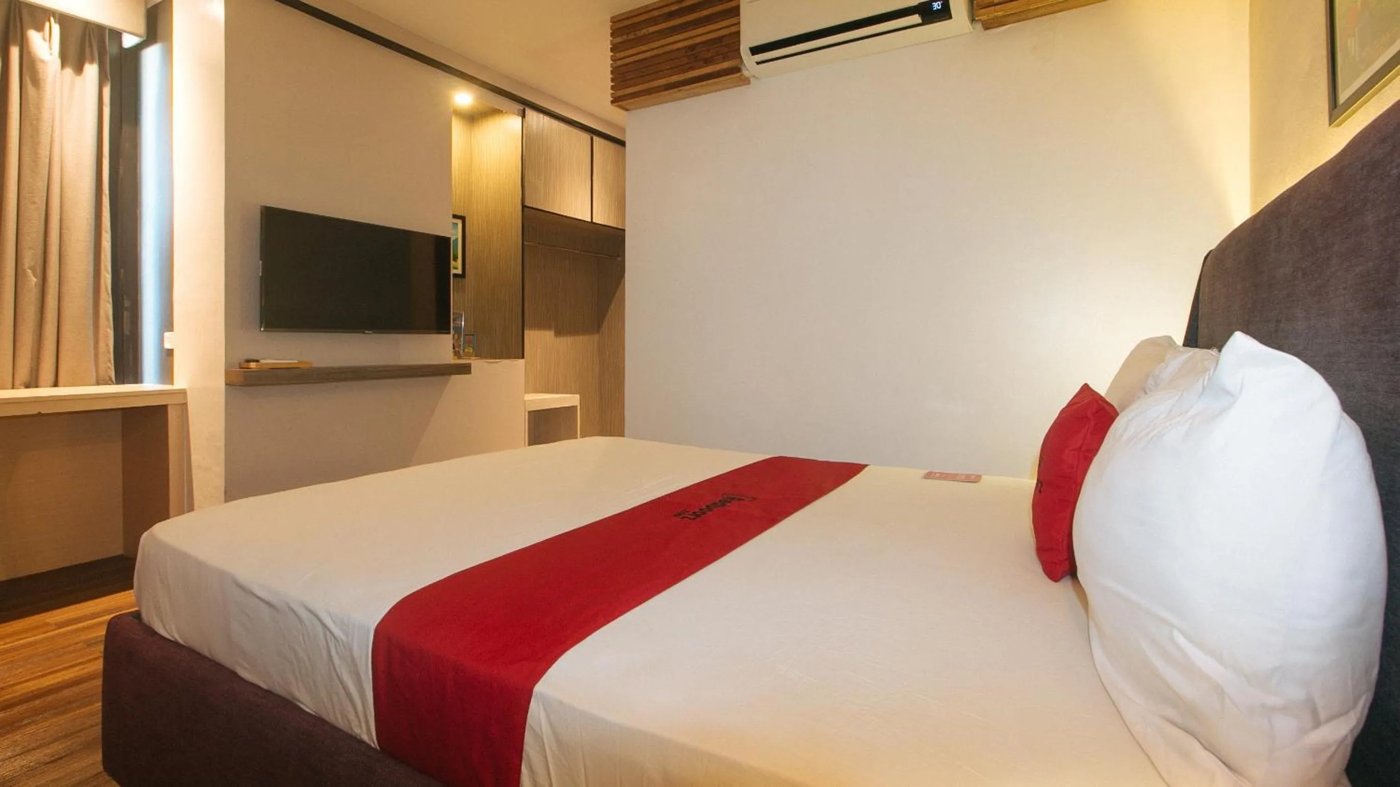 Bedroom, Bed in RedDoorz at Anton's Loft Designer Resort Pansol Calamba Laguna