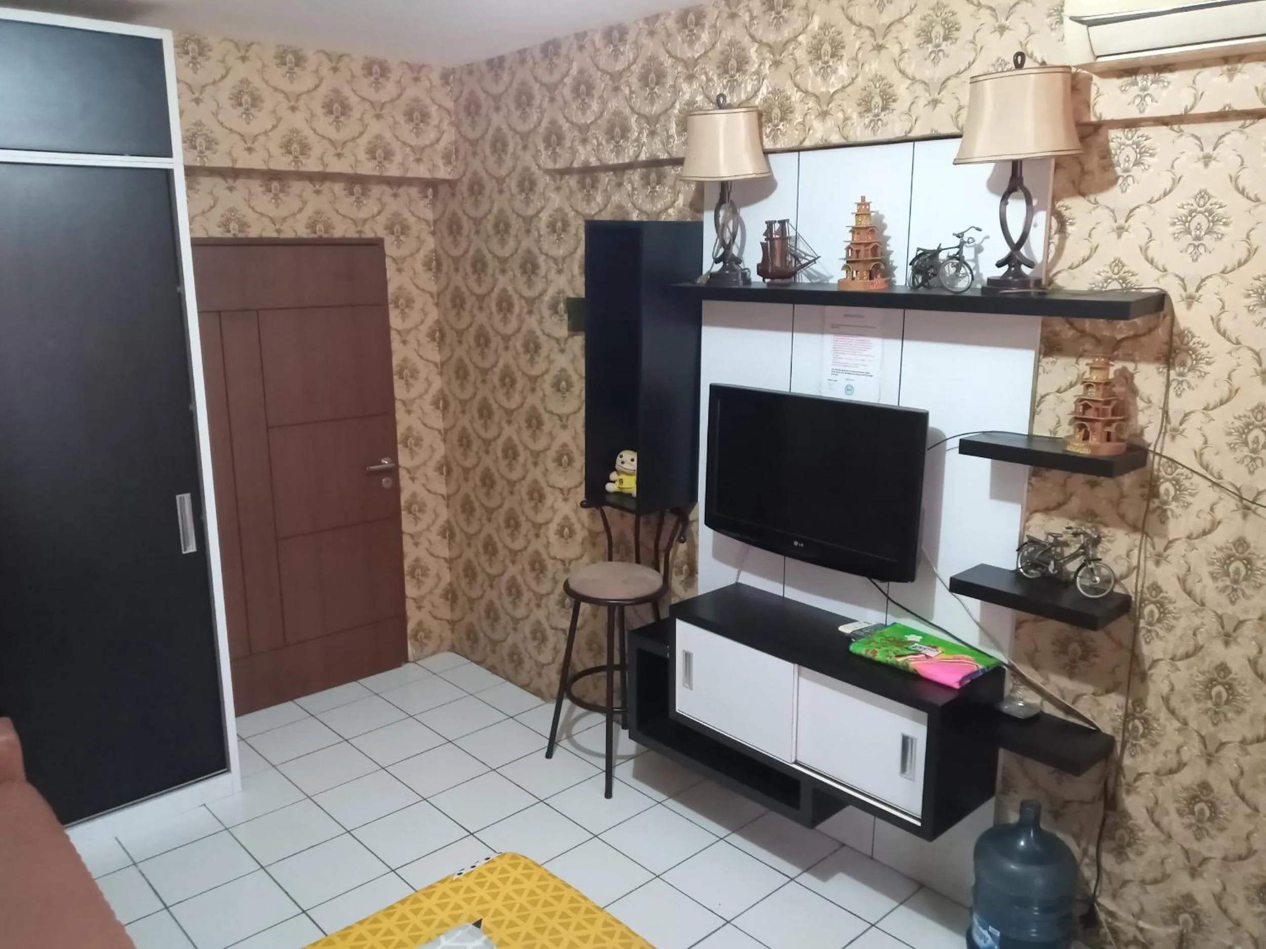 TV and multimedia in Adhigana Property Kemang View