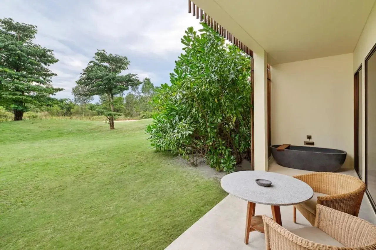 Garden View, Guest room, 1 King, Balcony with Free Daily Resort Activities in Sheraton Belitung Resort Garden View, Guest room, 1 King, Balcony with Free Daily Resort Activities in Sheraton Belitung Resort