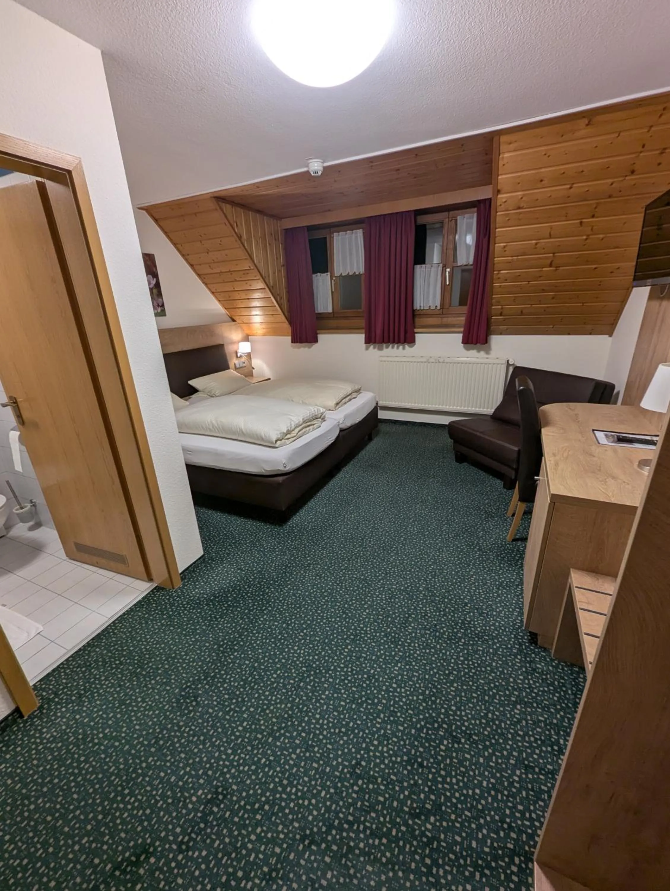 Bed in Hotel Gasthof Zum Löwen