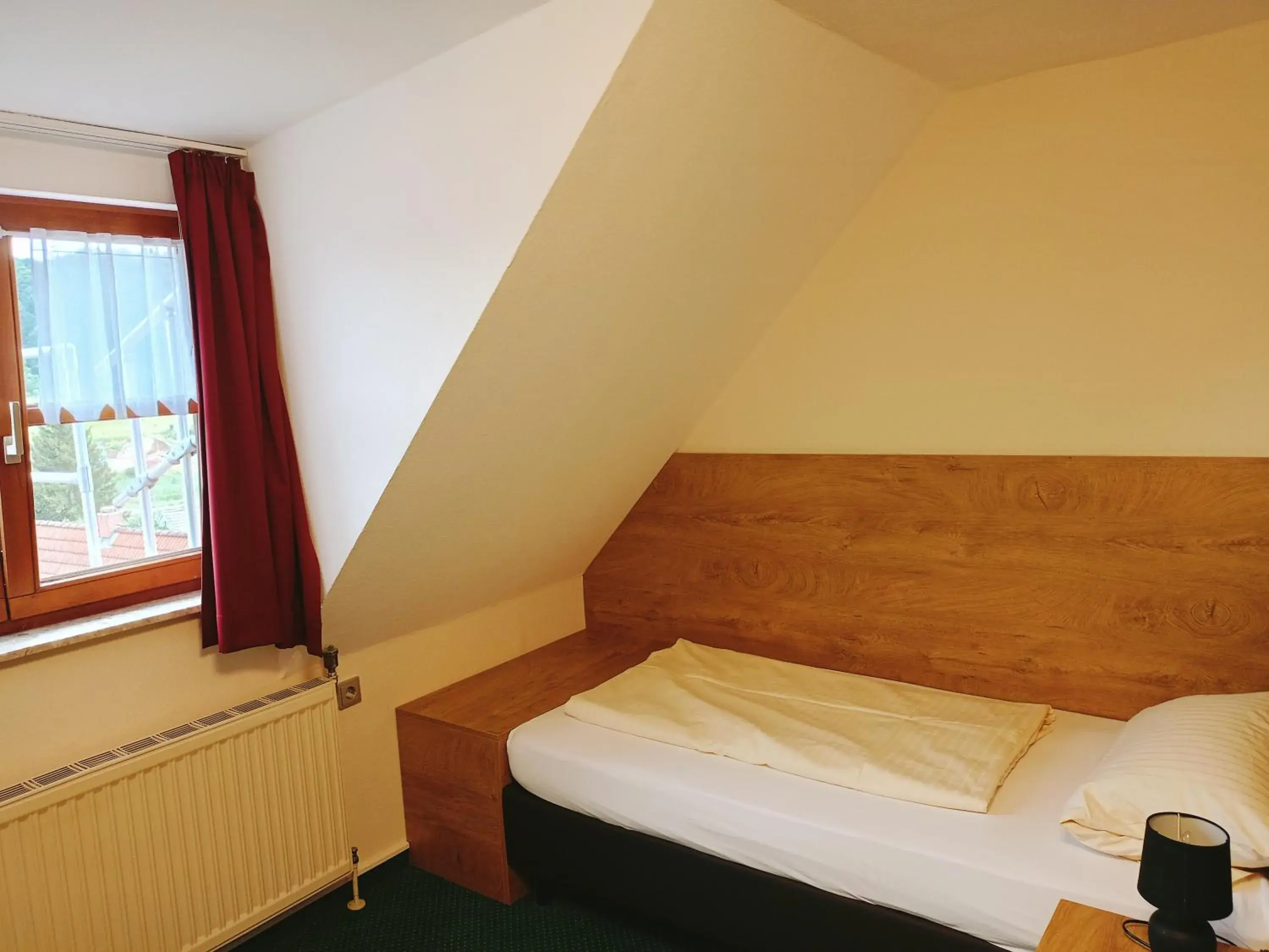 Standard Twin Room in Hotel Gasthof Zum Löwen Standard Twin Room in Hotel Gasthof Zum Löwen