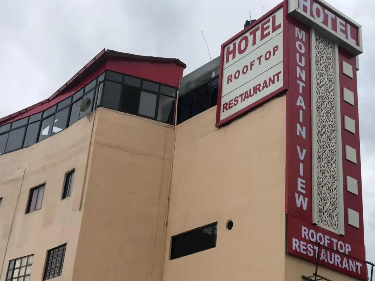 Property building in Hotel Mountain View And Rooftop Restaurant Property building in Hotel Mountain View And Rooftop Restaurant