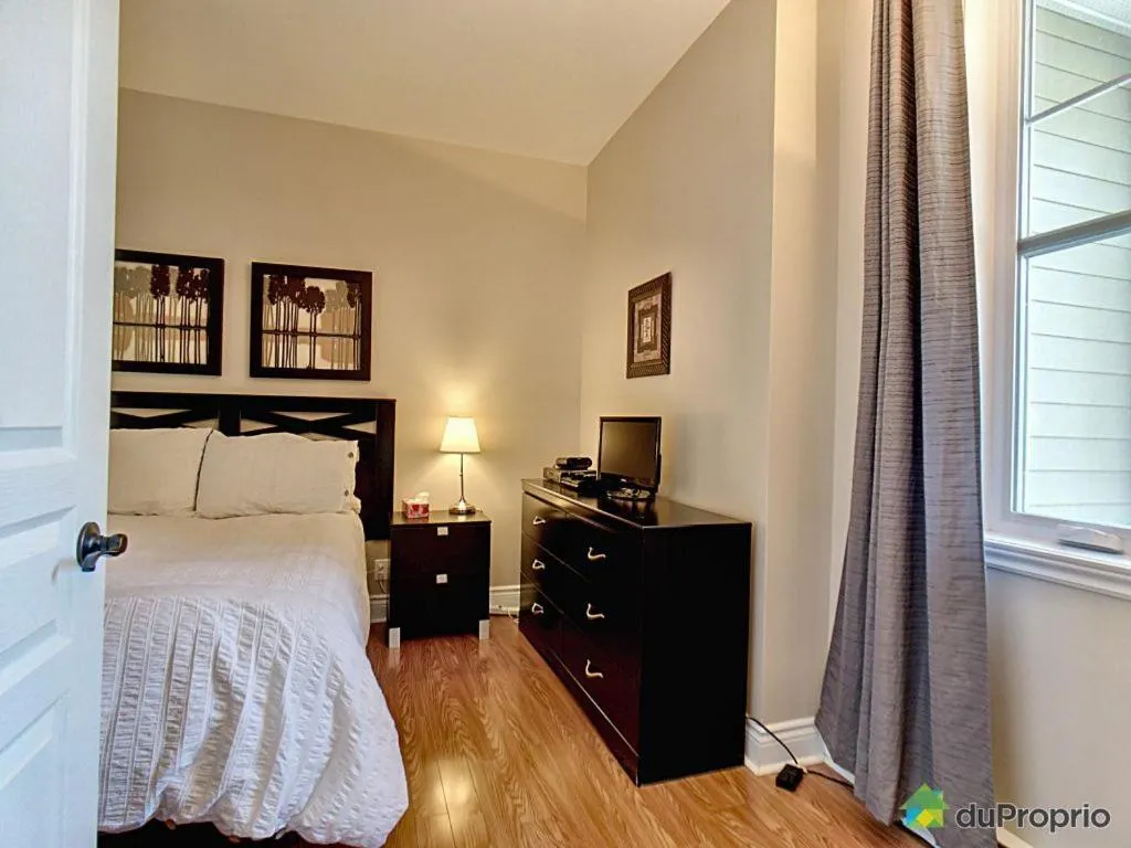 Bedroom, Bed in Condo Le Champlain - 105