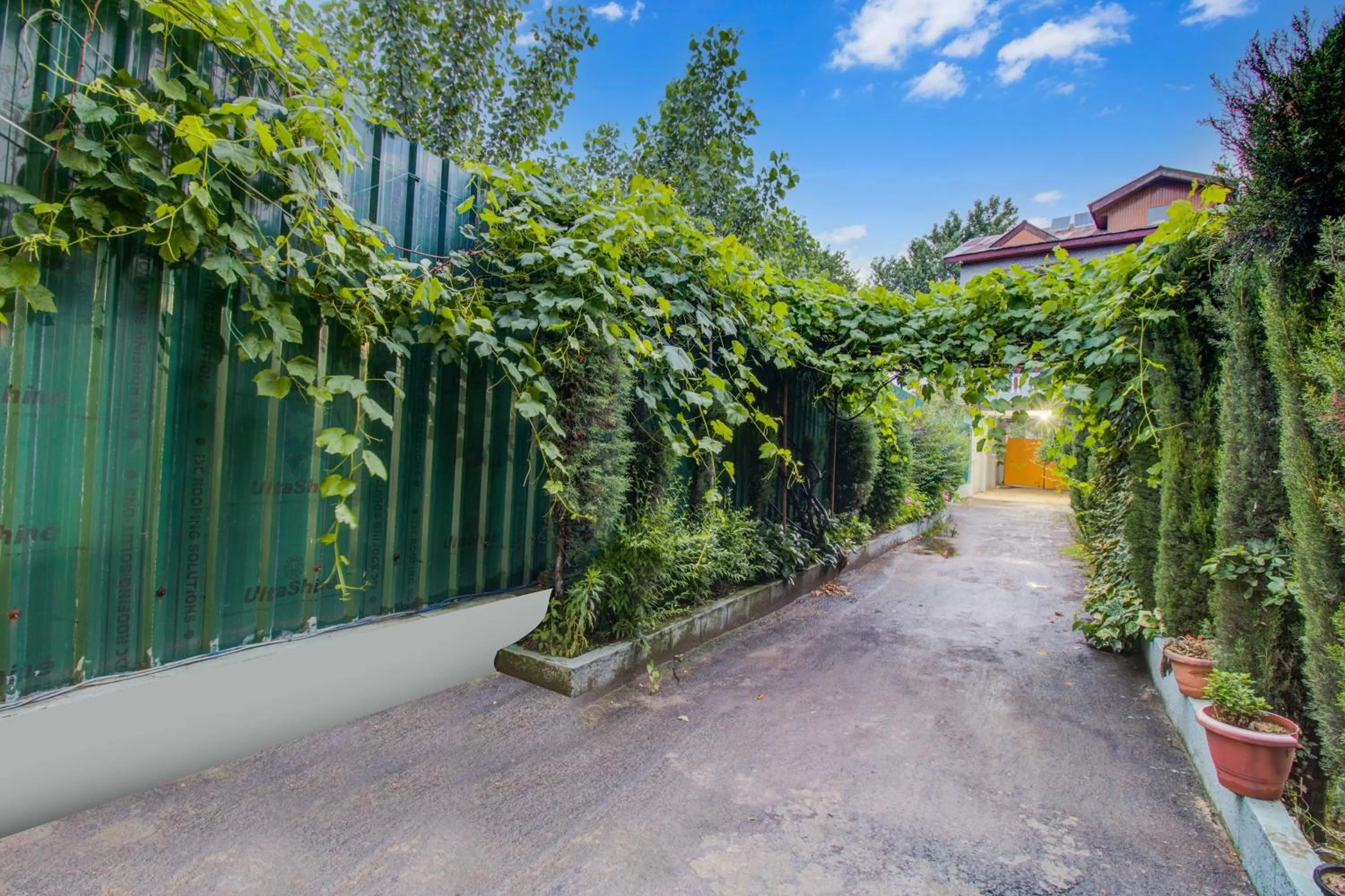 Facade/entrance in Collection O Airport Road Solina