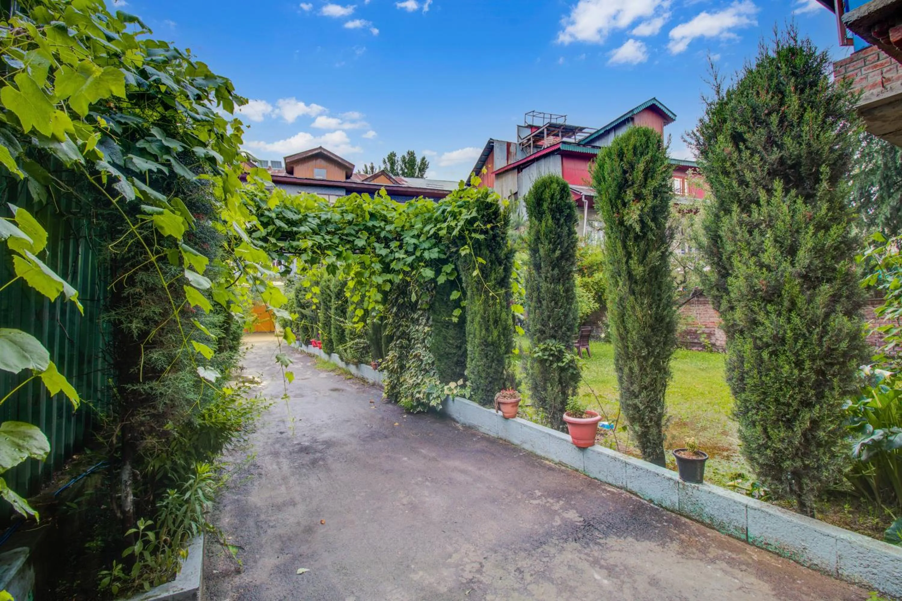 Facade/entrance in Collection O Airport Road Solina