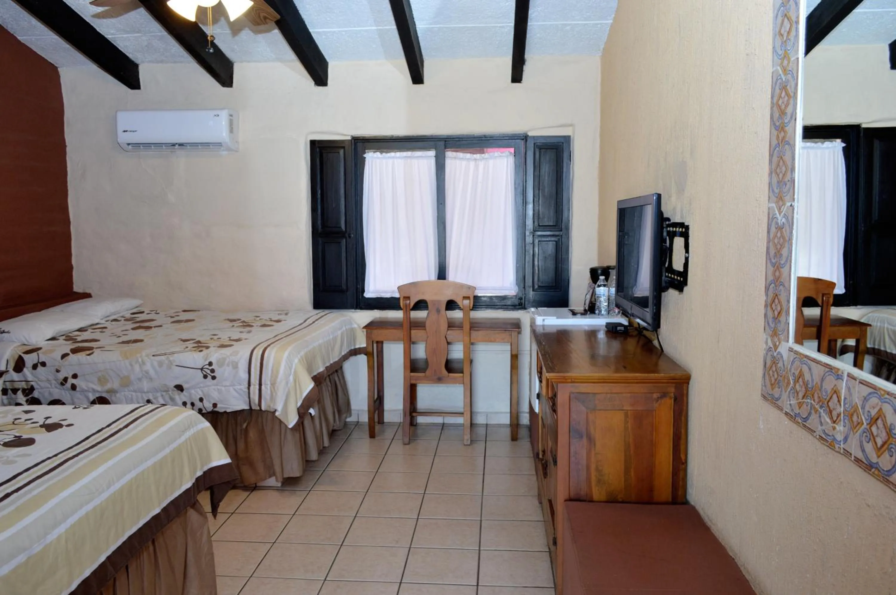 Decorative detail, Bed in Hotel El Rancho