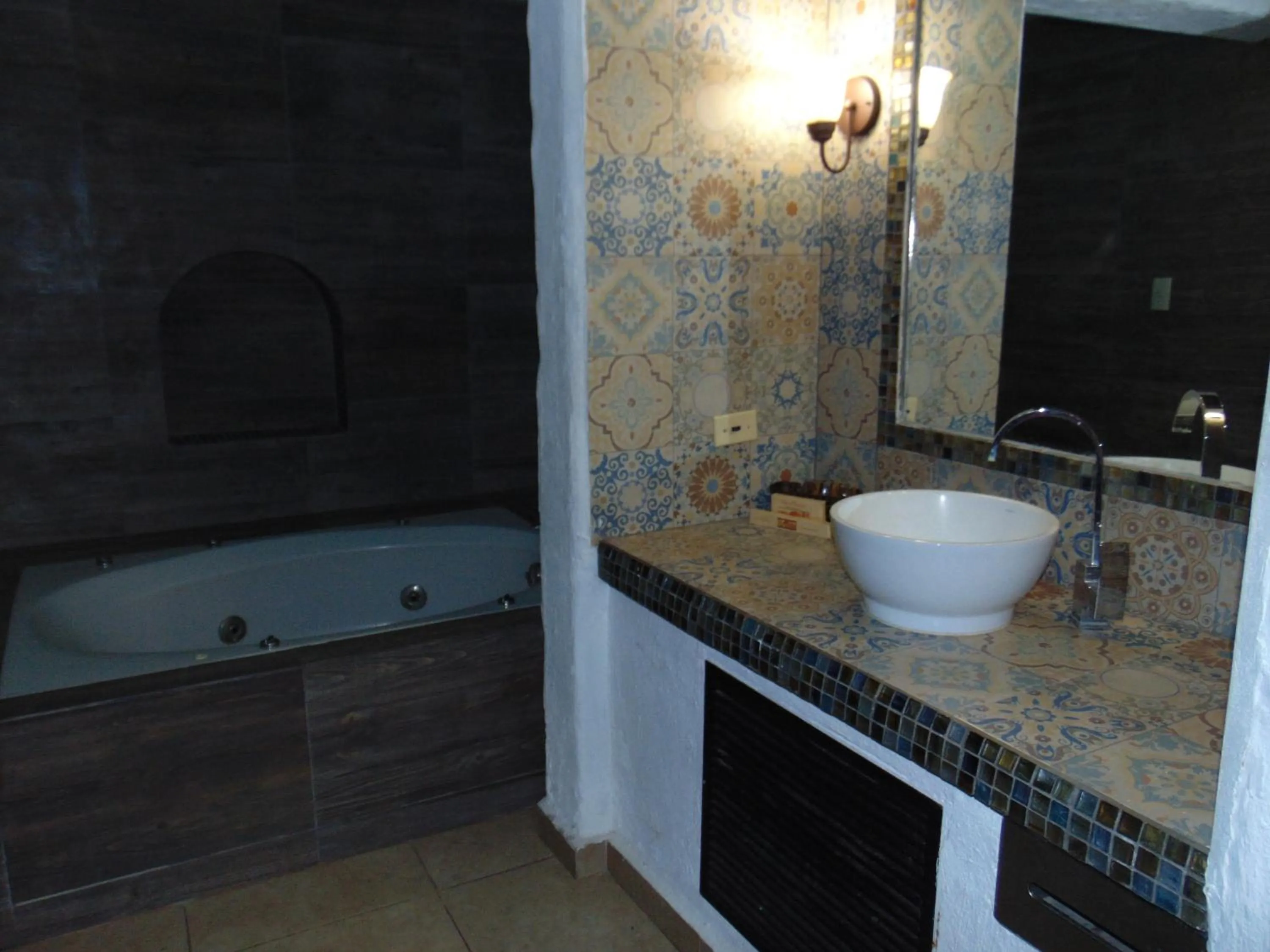 Bath in Hotel El Rancho