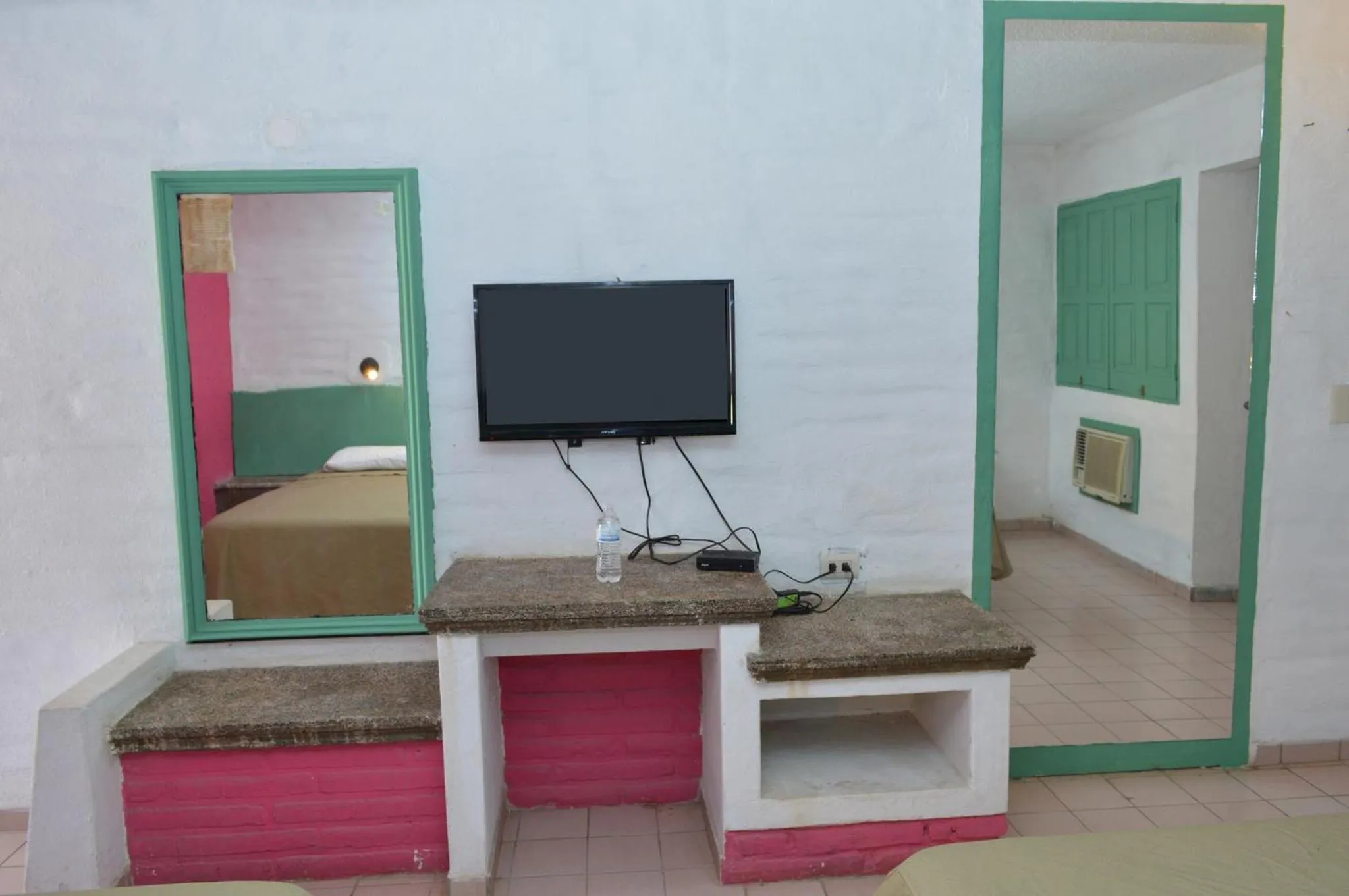 TV and multimedia in Hotel El Rancho