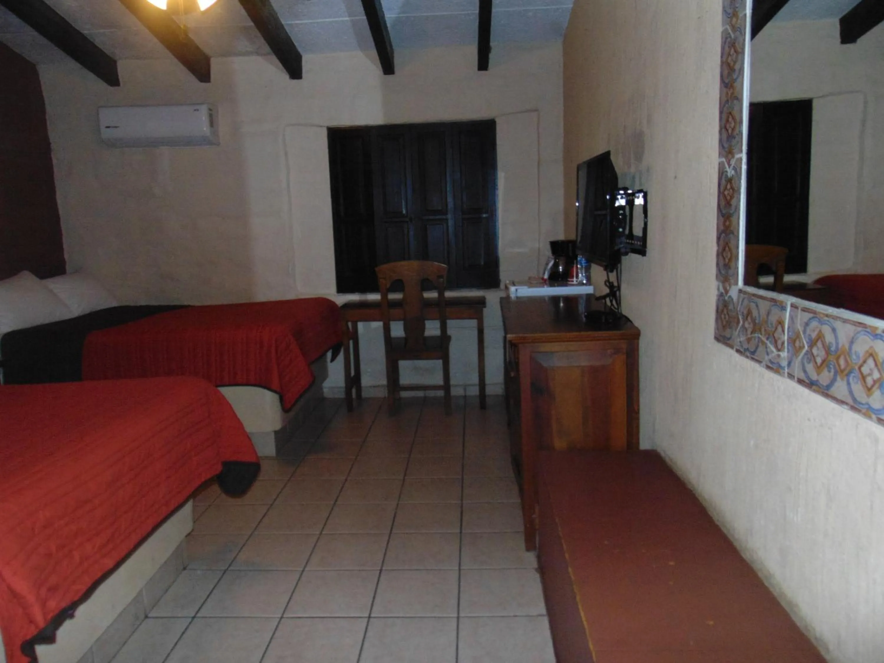 Communal lounge/ TV room, Bed in Hotel El Rancho