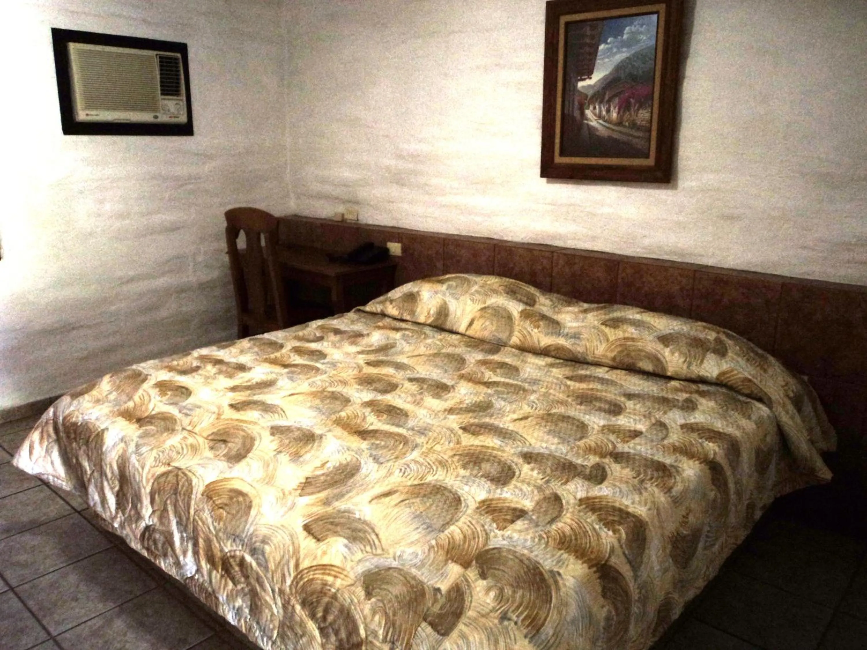 Decorative detail, Bed in Hotel El Rancho