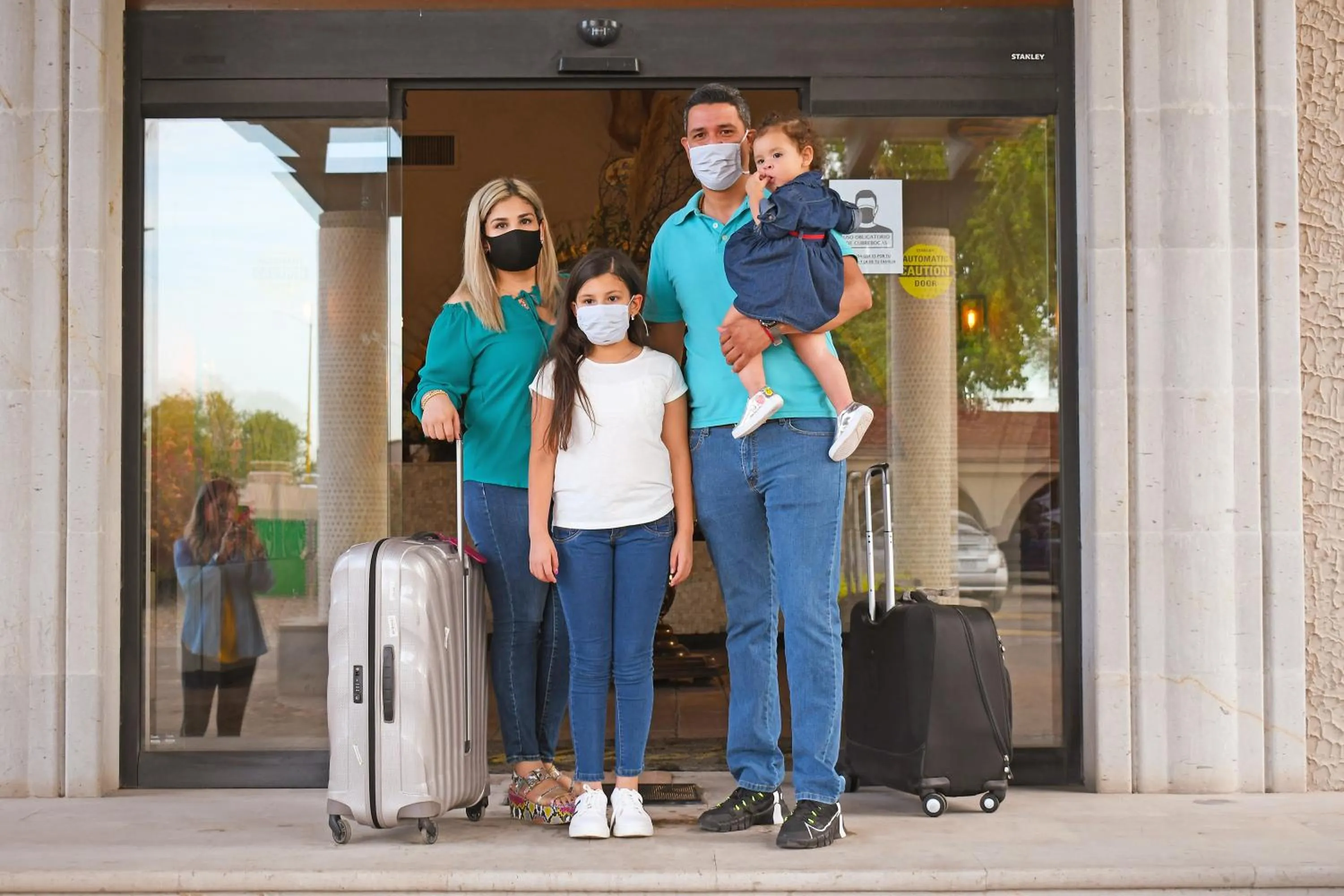 People in Hotel Del Rio