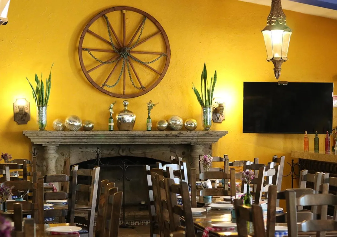 Restaurant/places to eat in Hotel Del Rio