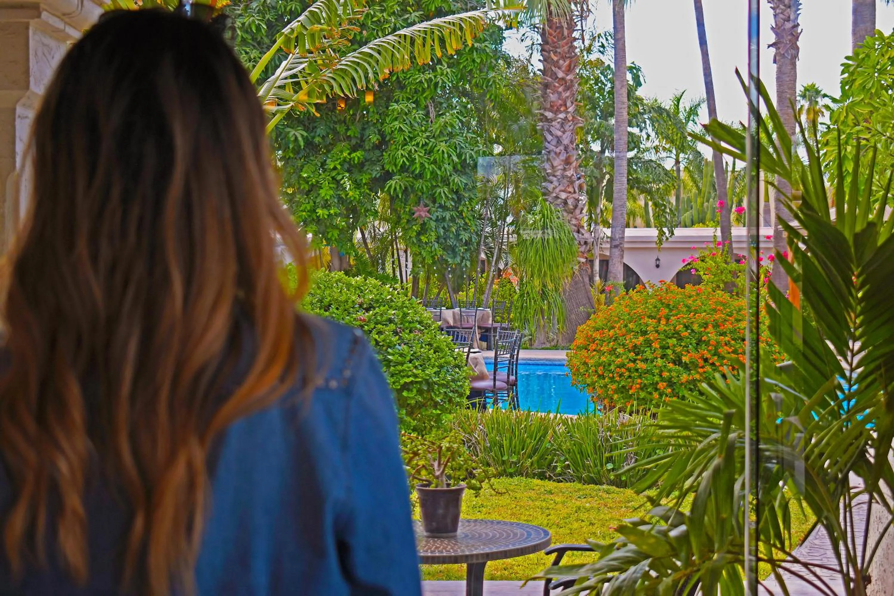 People in Hotel Del Rio