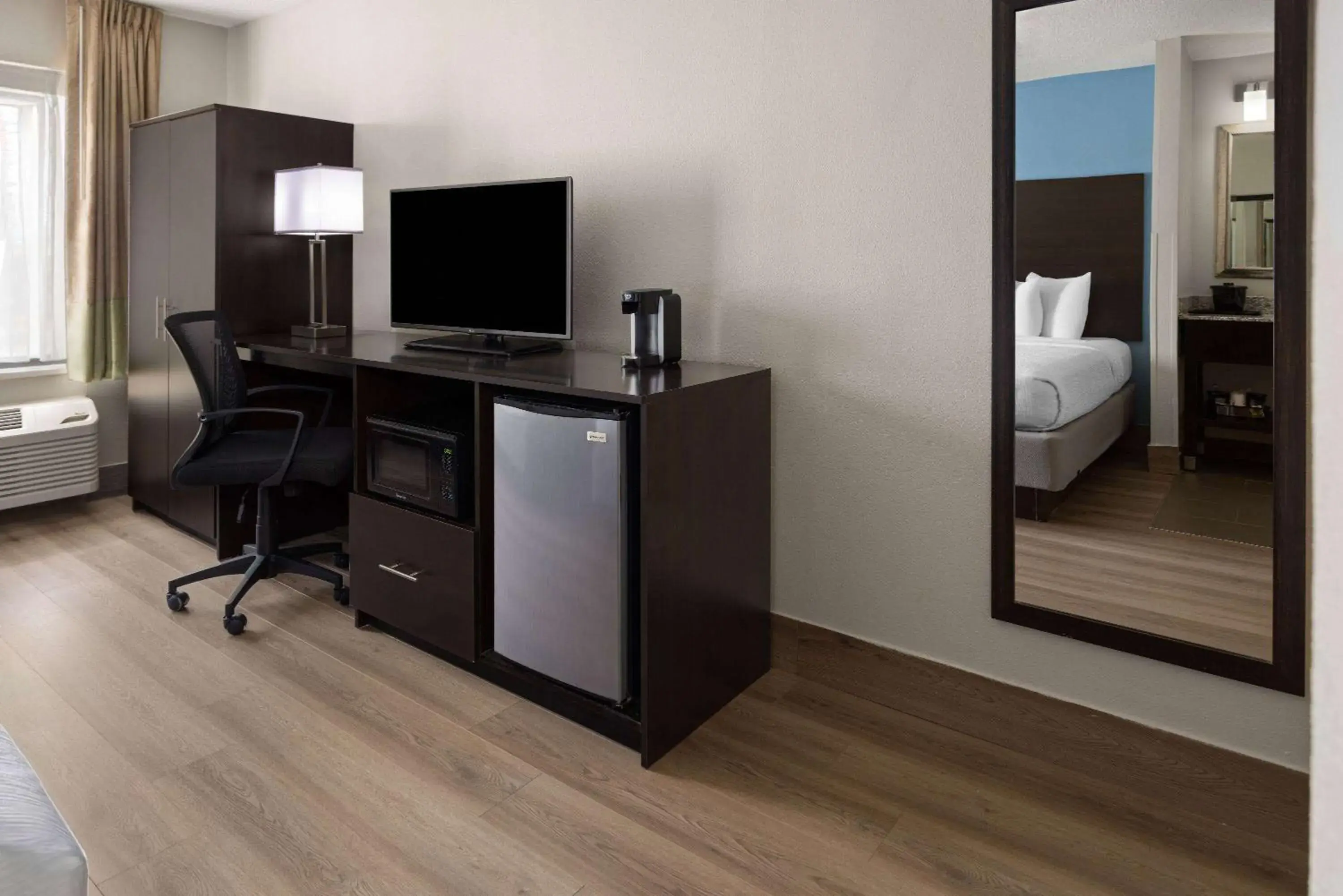 Photo of the whole room, Bed in Baymont by Wyndham Newark at University of Delaware Photo of the whole room, Bed in Baymont by Wyndham Newark at University of Delaware