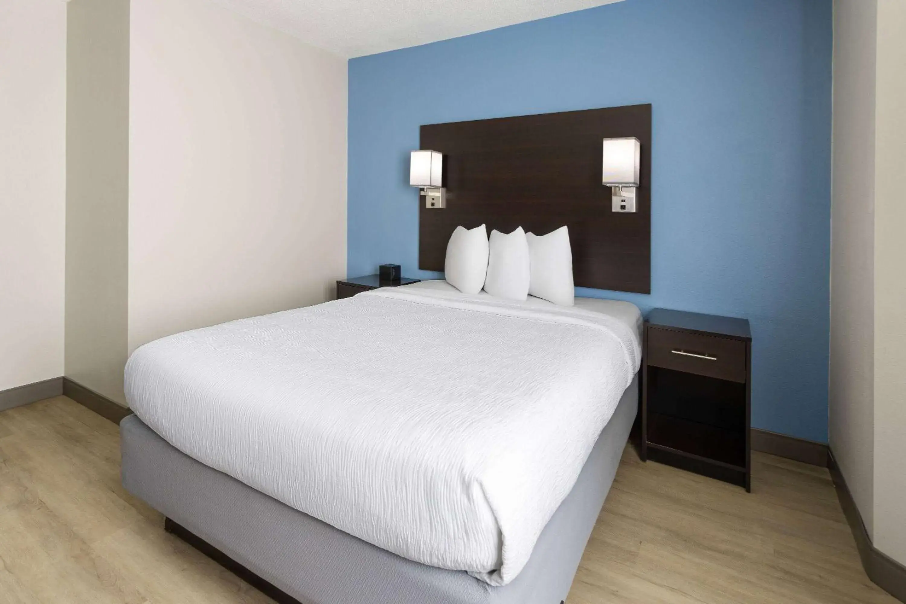 Photo of the whole room, Bed in Baymont by Wyndham Newark at University of Delaware Photo of the whole room, Bed in Baymont by Wyndham Newark at University of Delaware