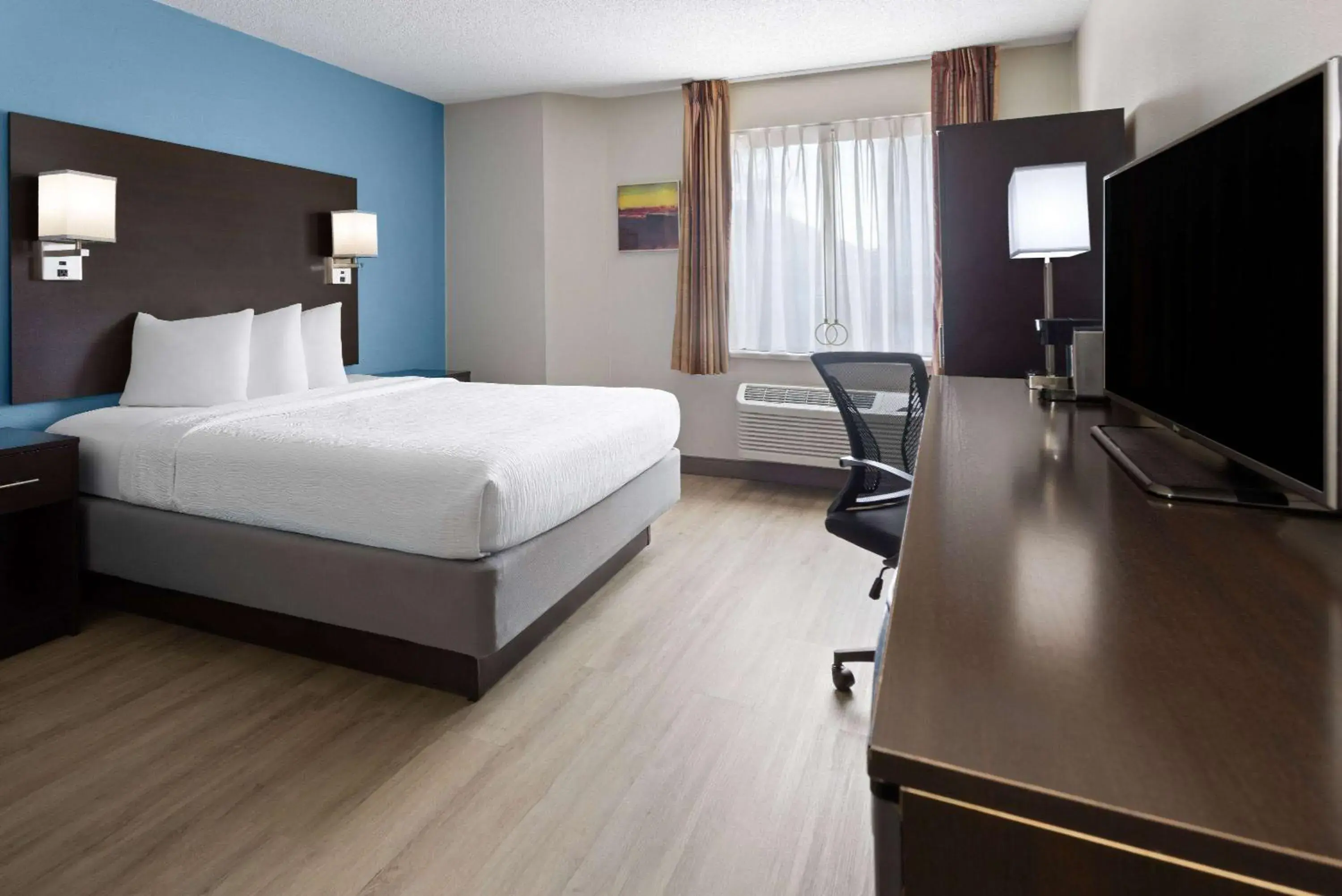 Photo of the whole room, Bed in Baymont by Wyndham Newark at University of Delaware Photo of the whole room, Bed in Baymont by Wyndham Newark at University of Delaware