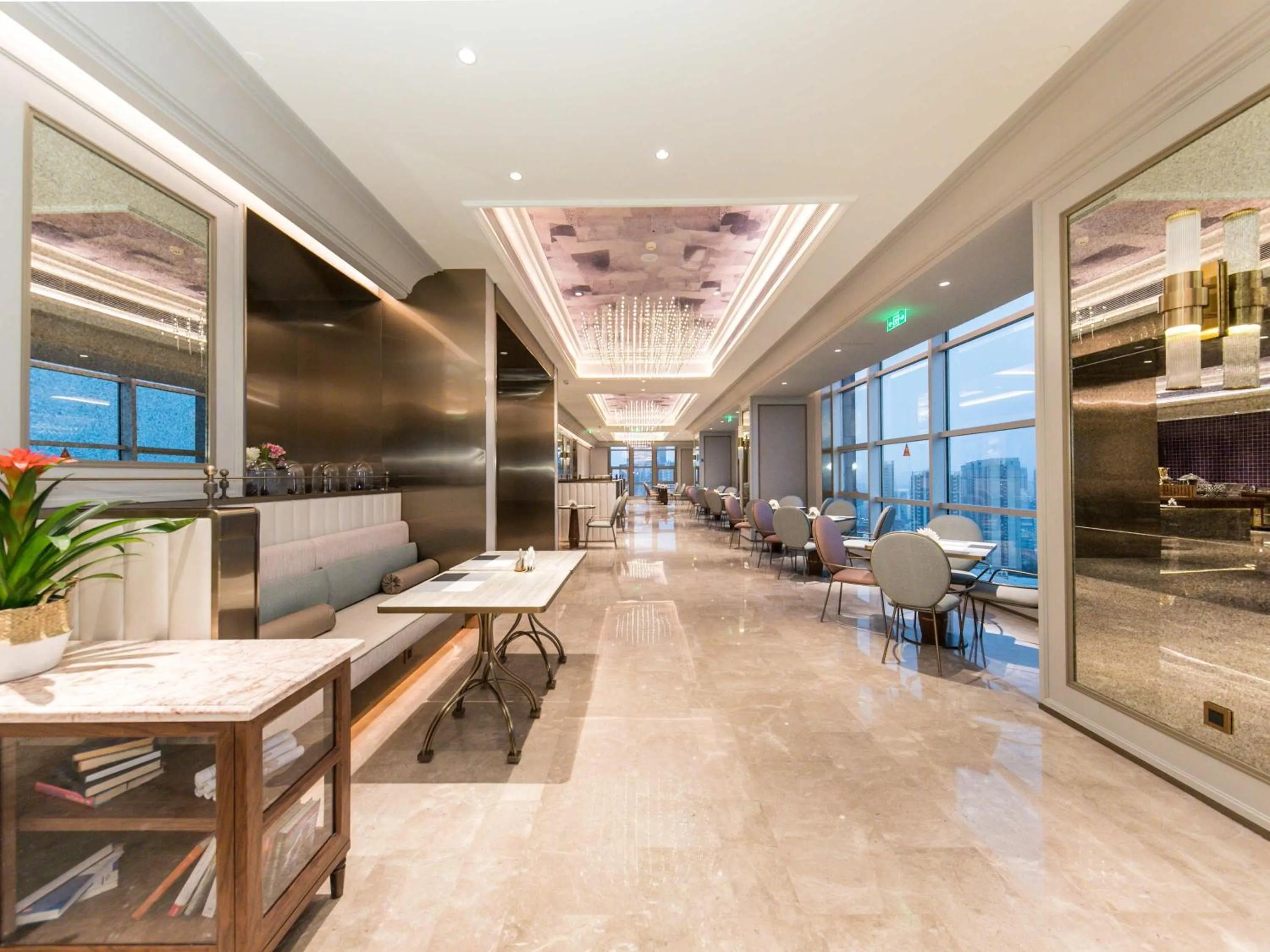 Restaurant/places to eat in Mercure Hohhot Downtown