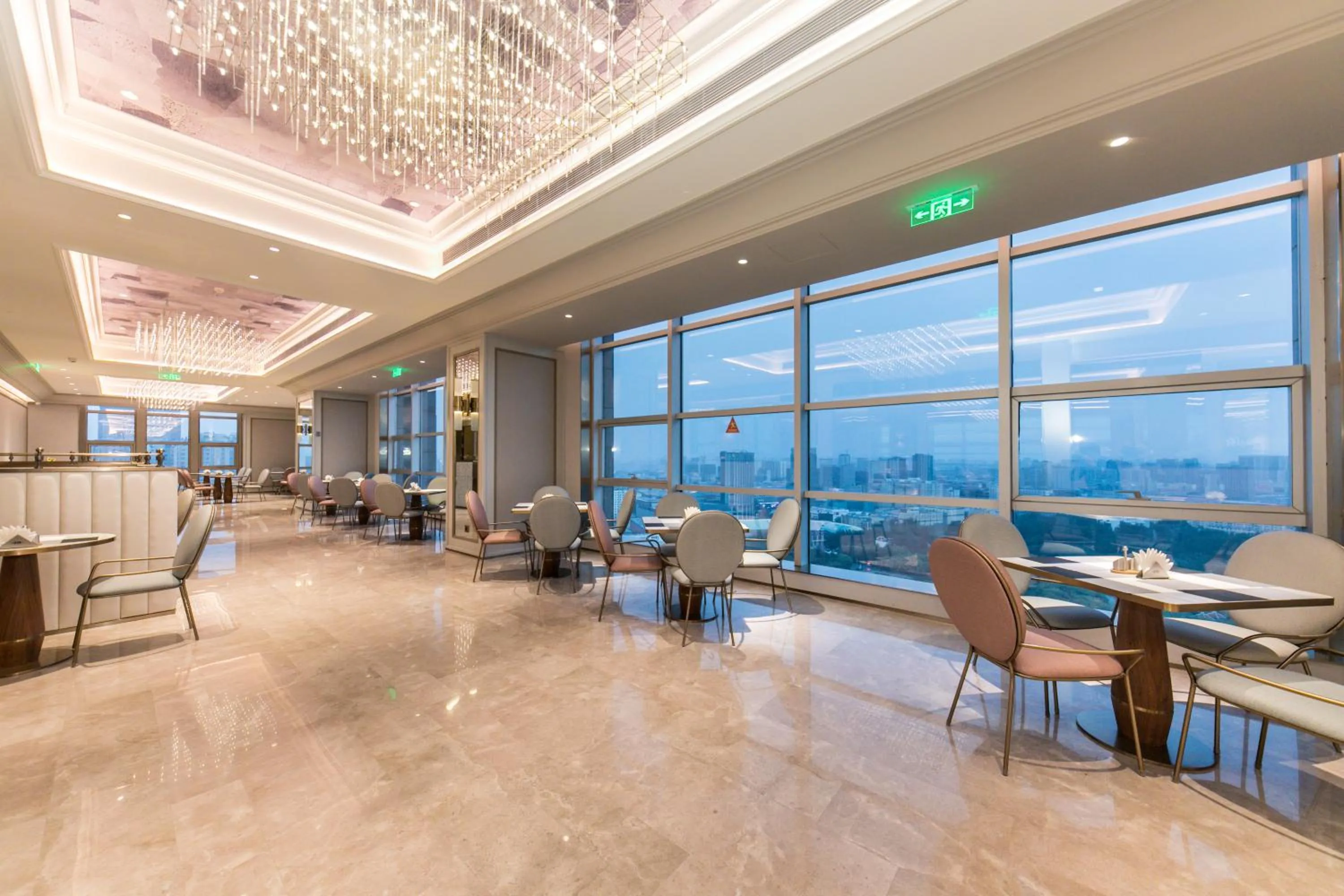 Restaurant/places to eat in Mercure Hohhot Downtown