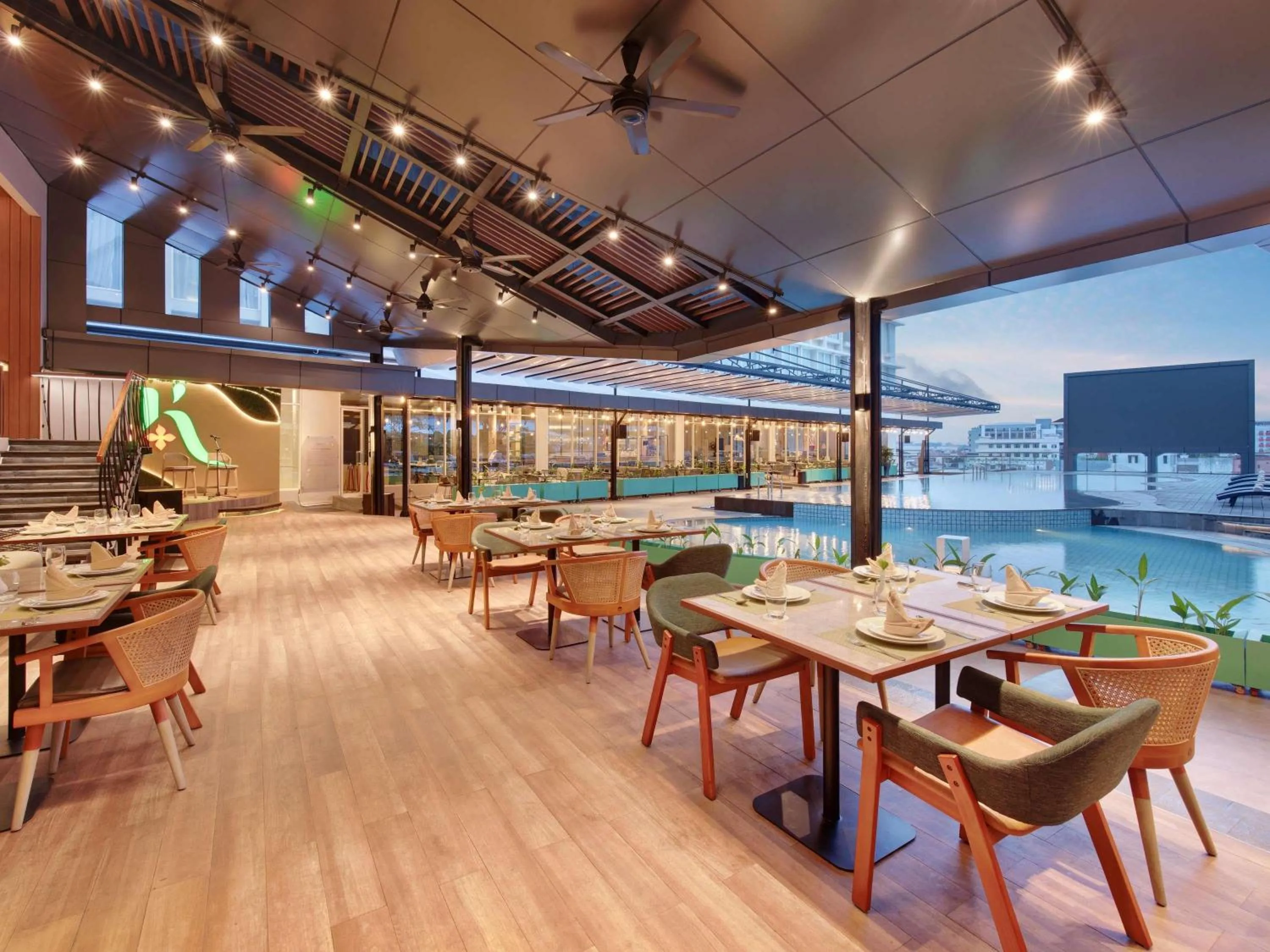 Restaurant/places to eat in Ibis Samarinda