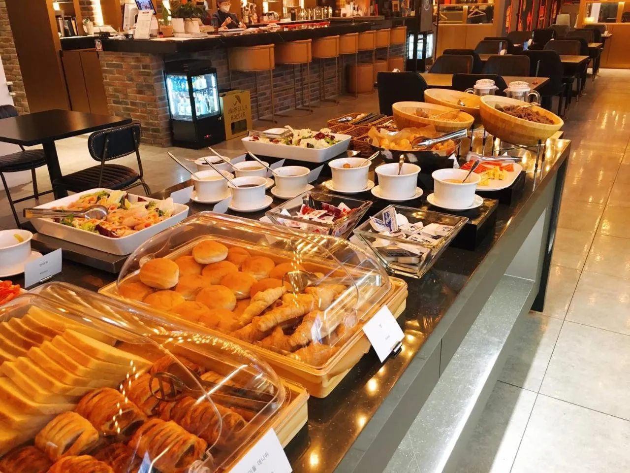 Breakfast in Mercure Ambassador Seoul Hongdae