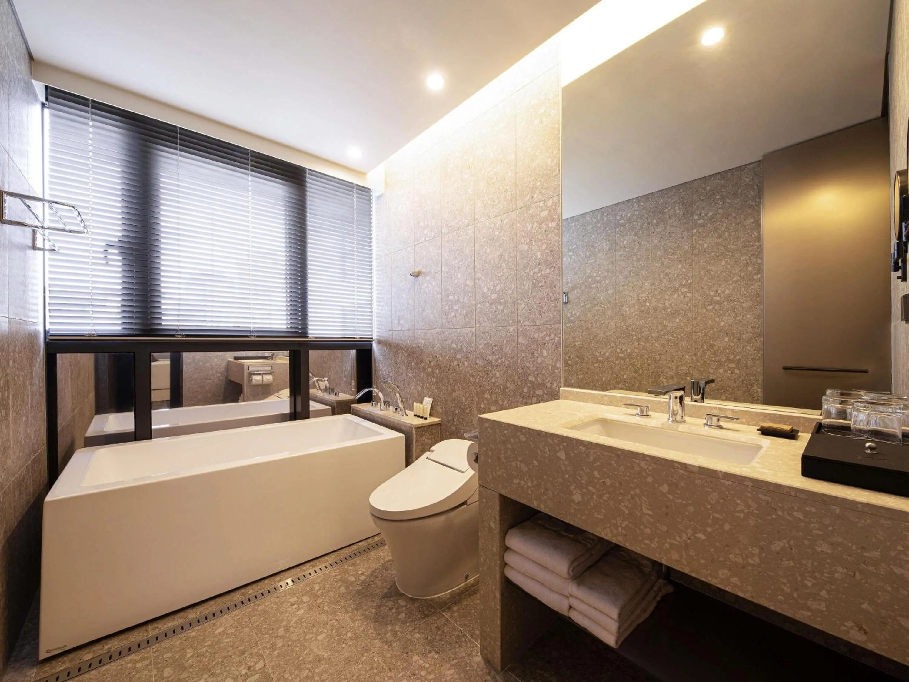 Bedroom in Mercure Ambassador Seoul Hongdae