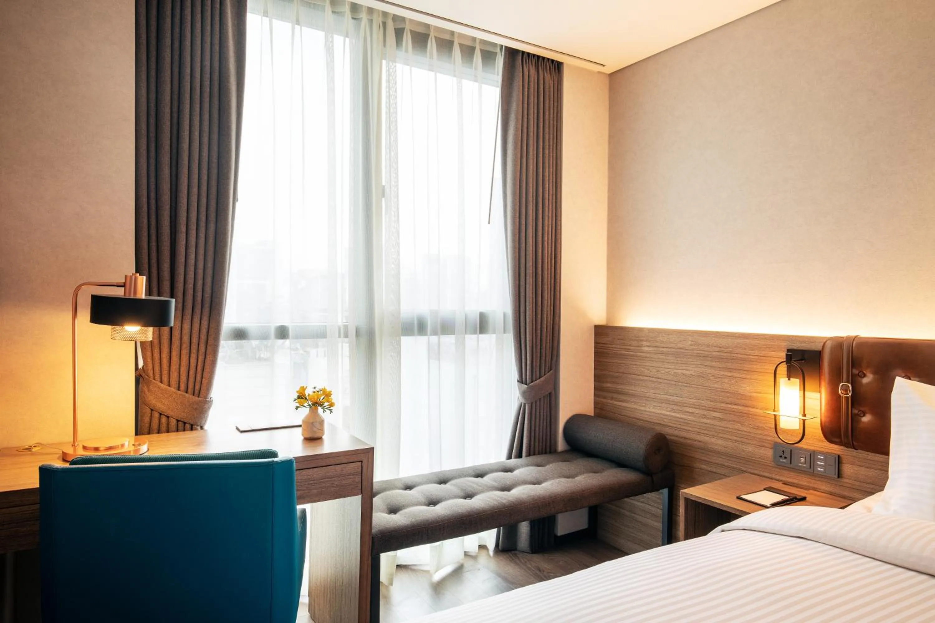 Living room, Bed in Mercure Ambassador Seoul Hongdae