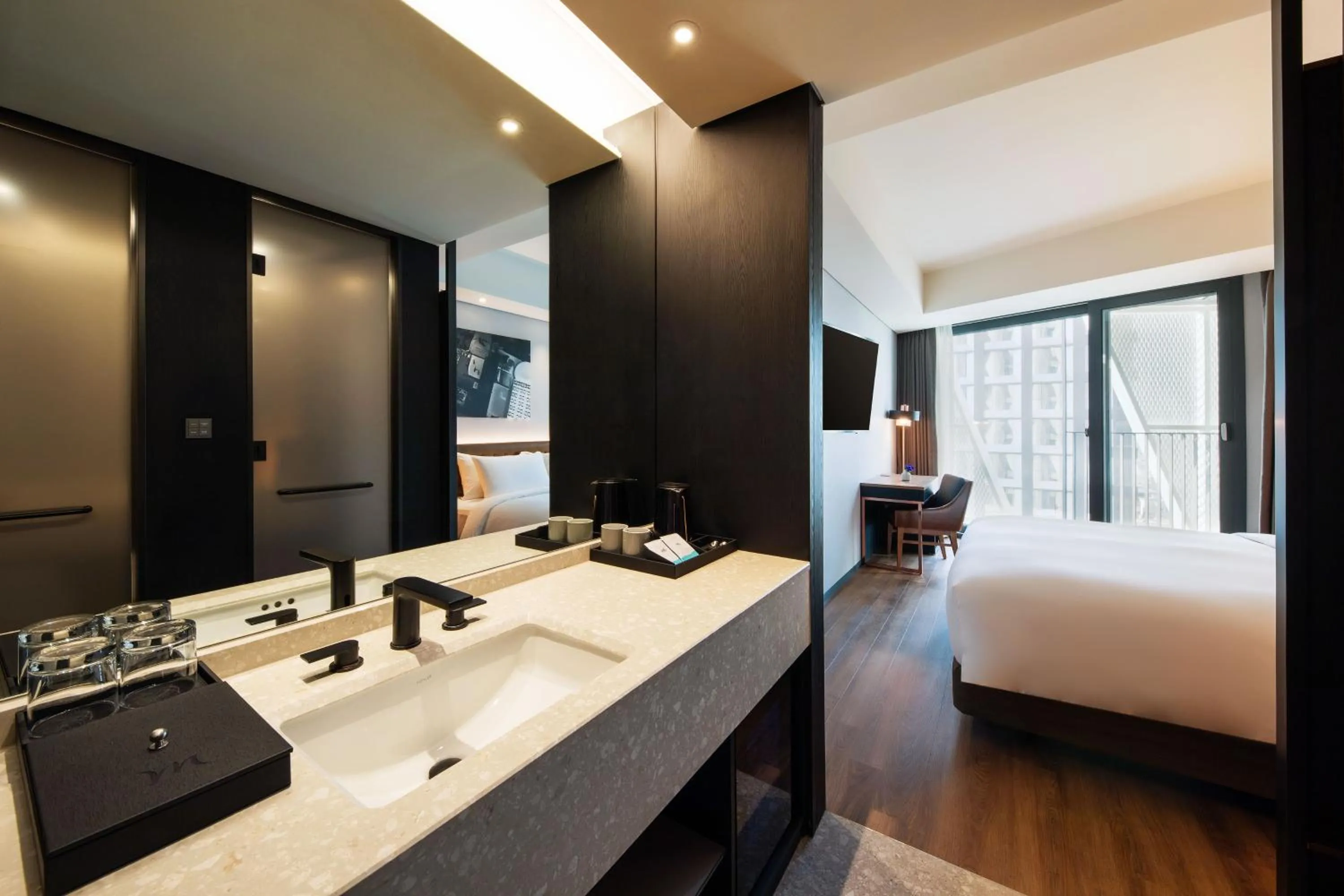 Bathroom, Bed in Mercure Ambassador Seoul Hongdae