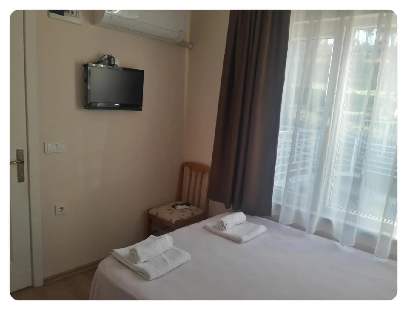 Photo of the whole room, Bed in Çamlaraltıpansiyon