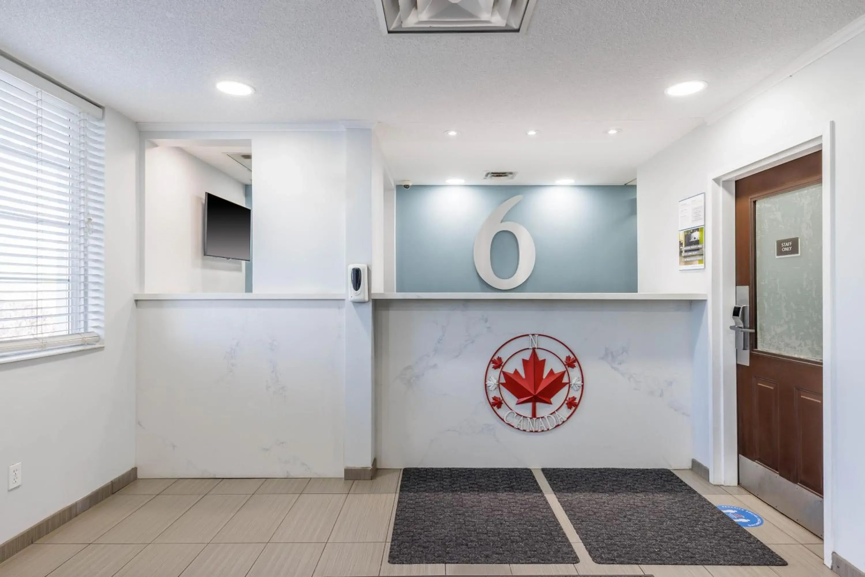 Lobby or reception in Studio 6 Toronto - Mississauga with Kitchenettes Lobby or reception in Studio 6 Toronto - Mississauga with Kitchenettes