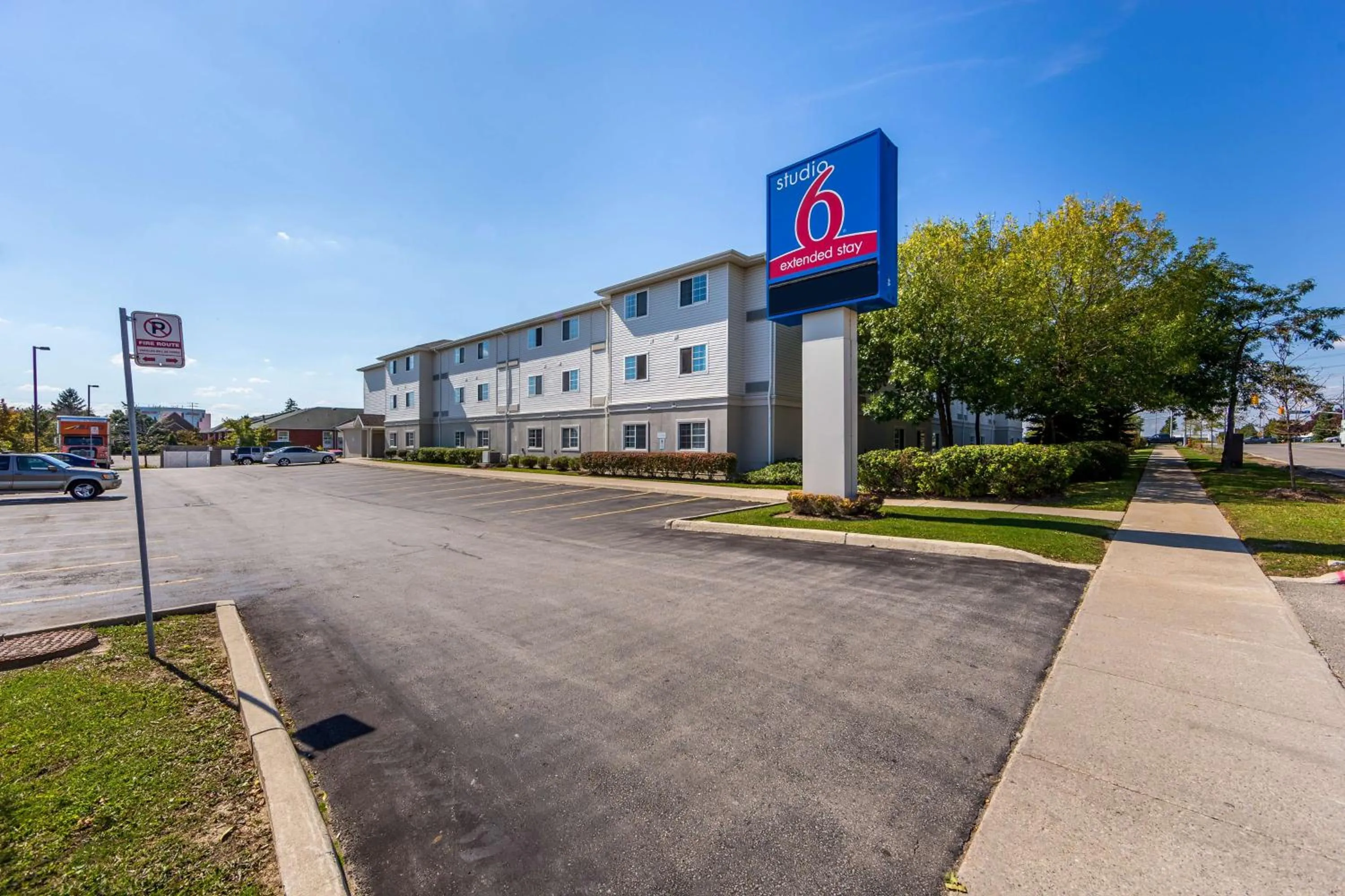 Property building in Studio 6 Toronto - Mississauga with Kitchenettes