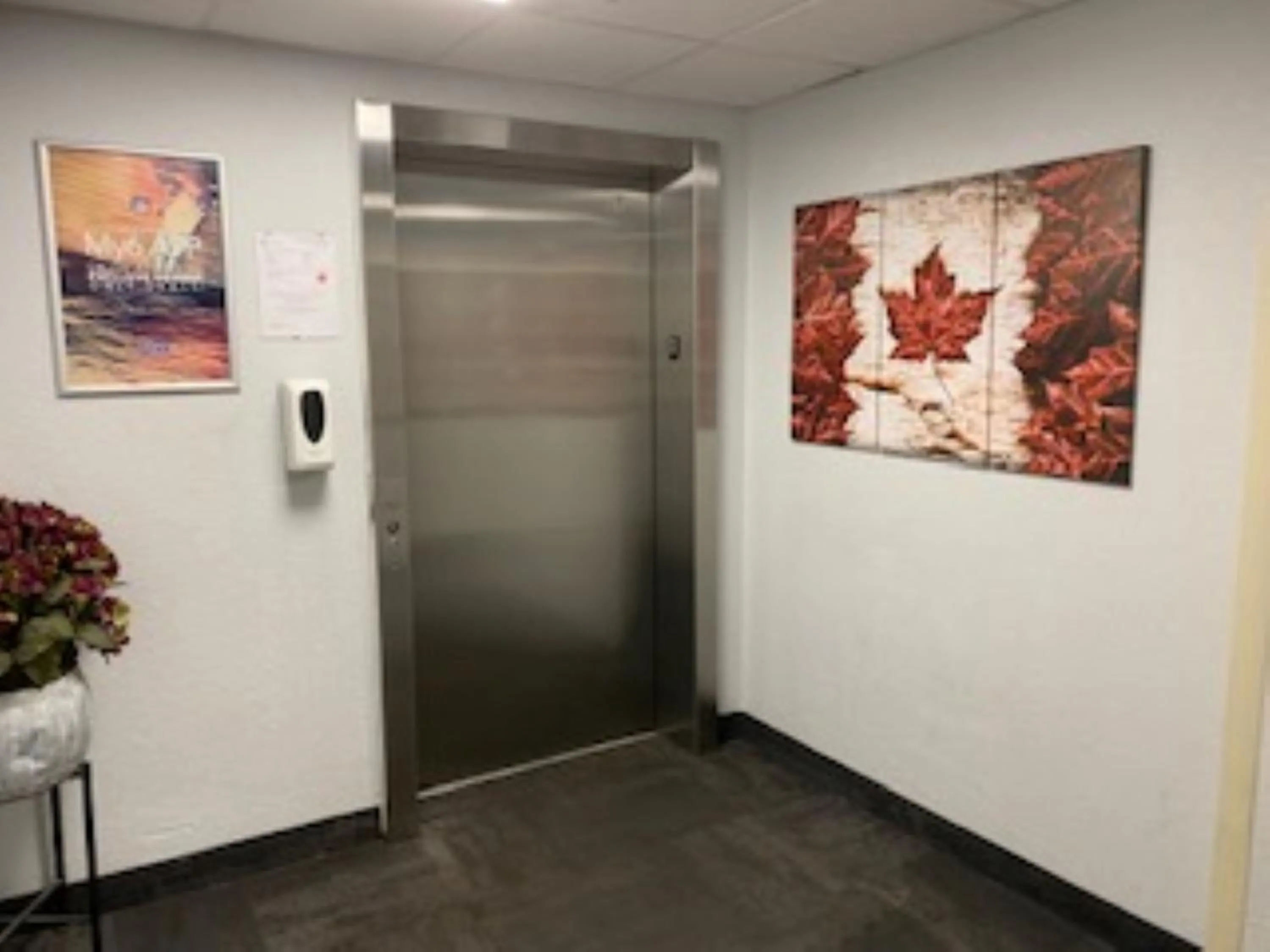 elevator in Studio 6 Toronto - Mississauga with Kitchenettes