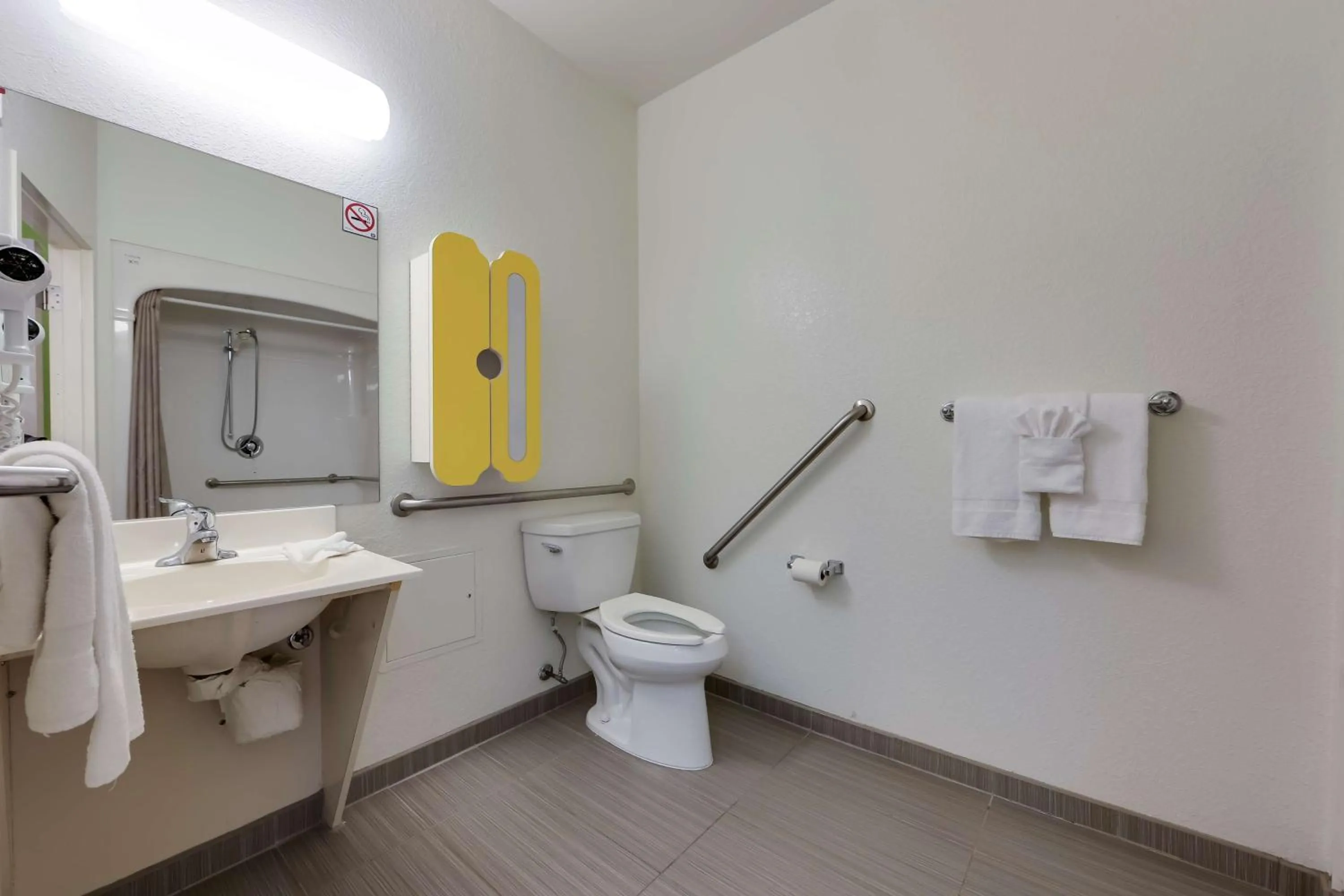 Bathroom in Studio 6 Toronto - Mississauga with Kitchenettes