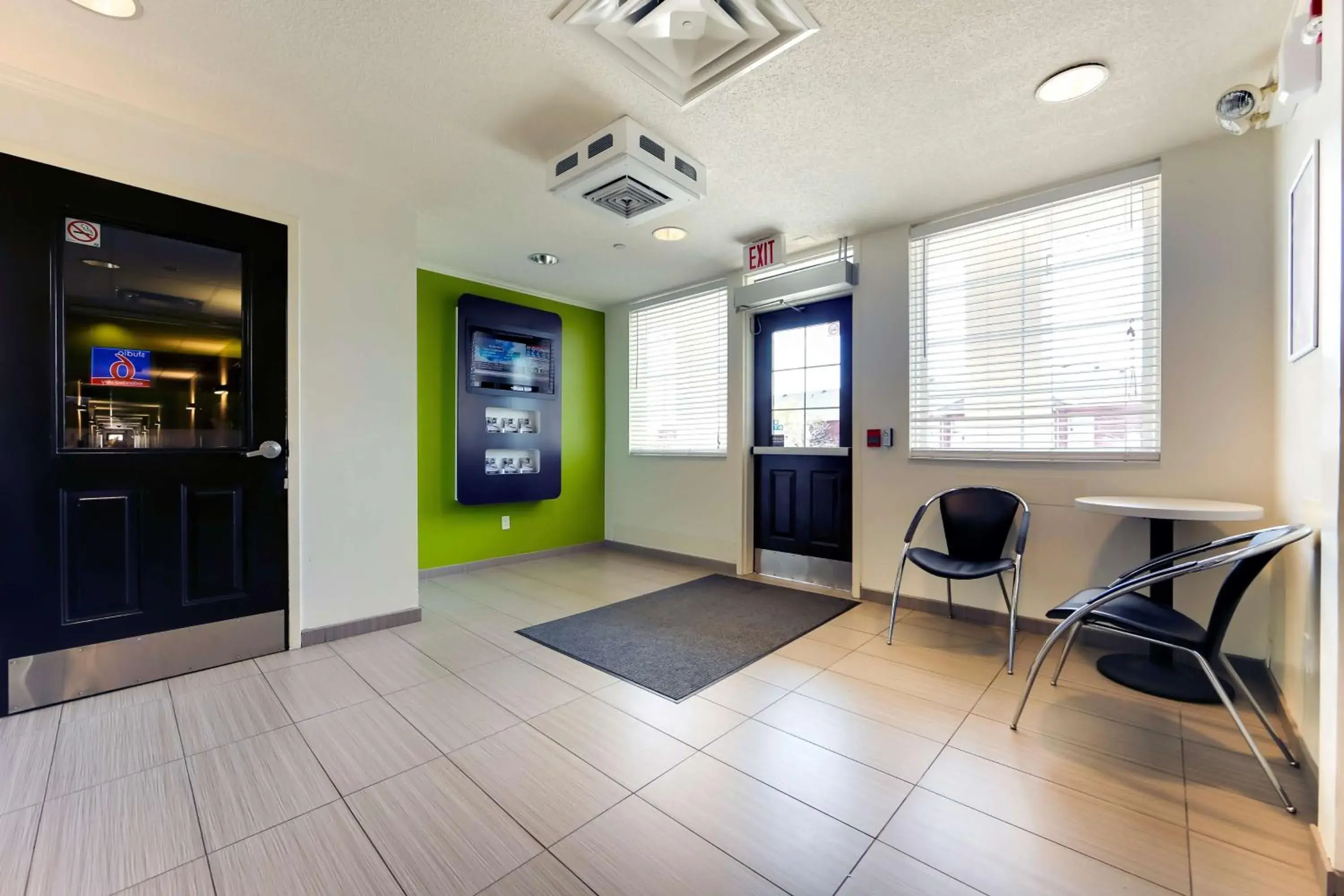 Lobby or reception in Studio 6 Toronto - Mississauga with Kitchenettes Lobby or reception in Studio 6 Toronto - Mississauga with Kitchenettes