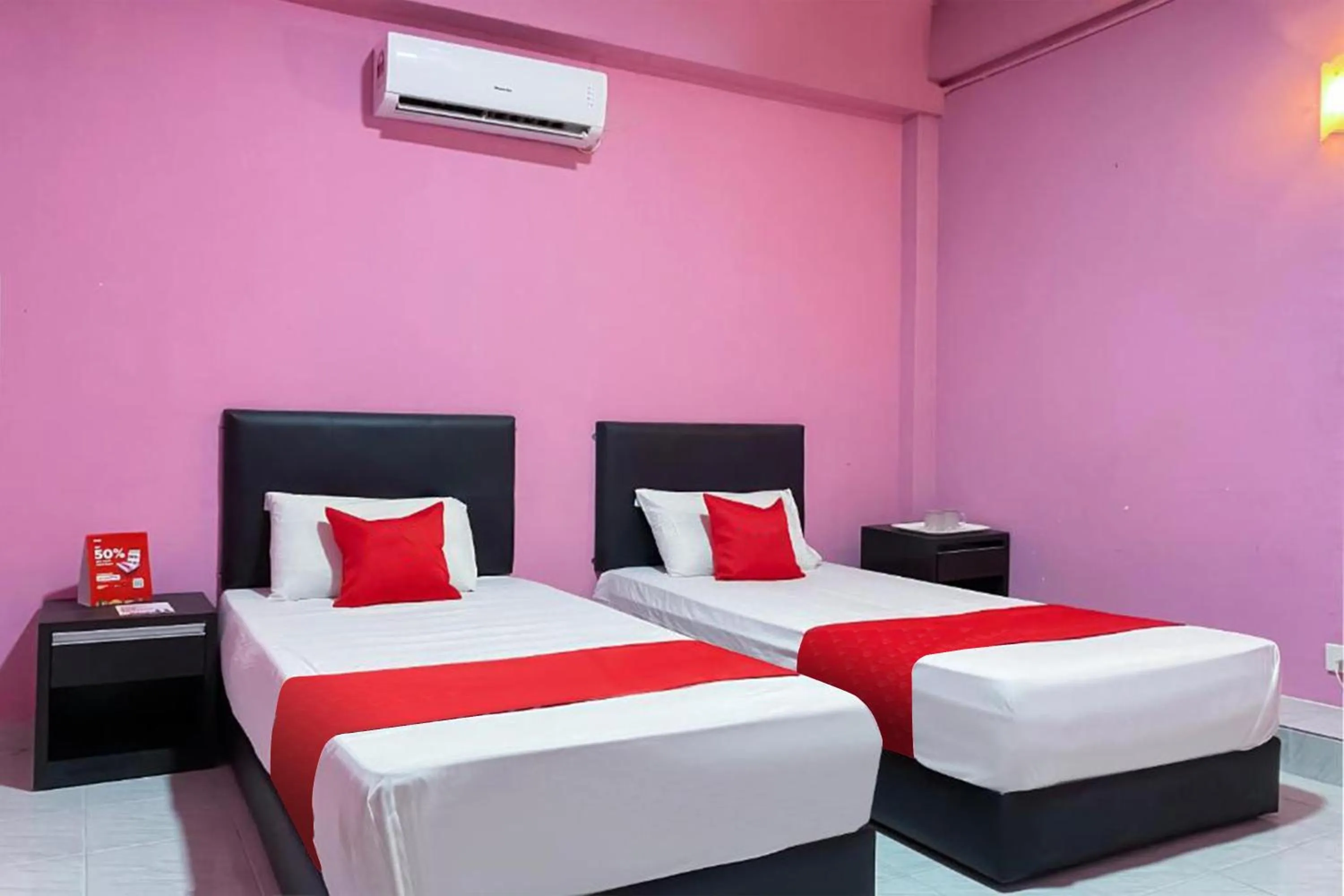 Photo of the whole room, Bed in Coop Hotel Kangar
