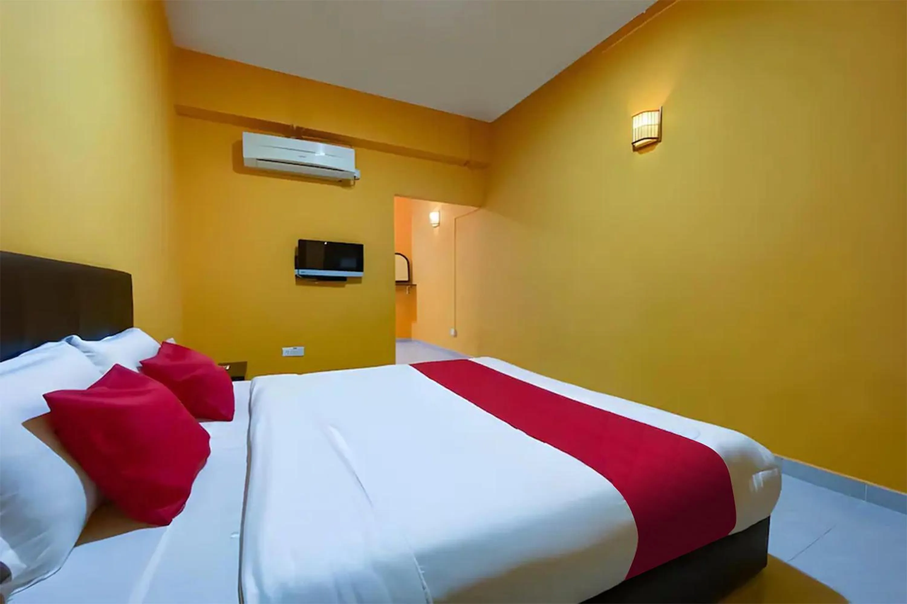 Bed in Coop Hotel Kangar
