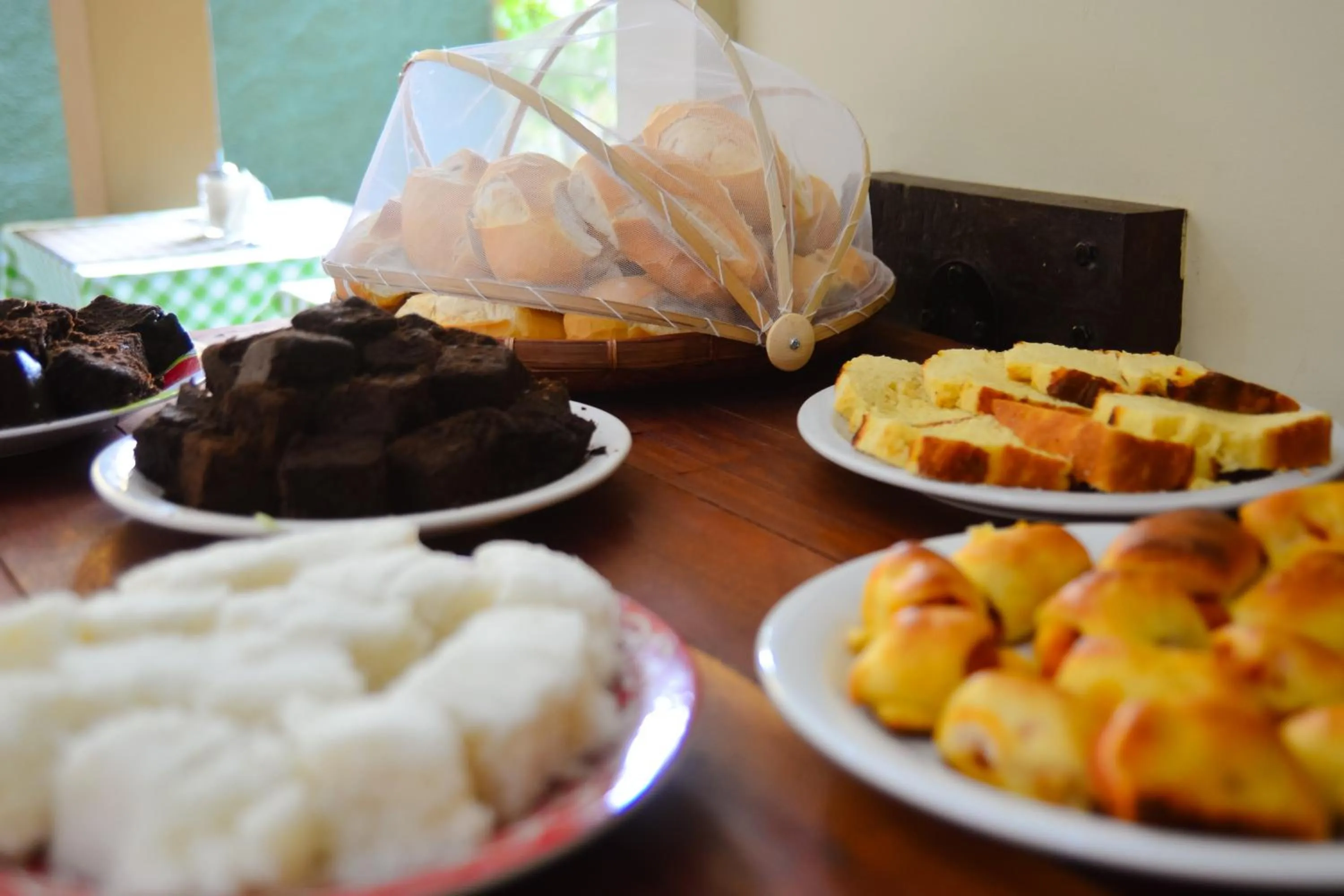 Buffet breakfast in Pousada Grauçá