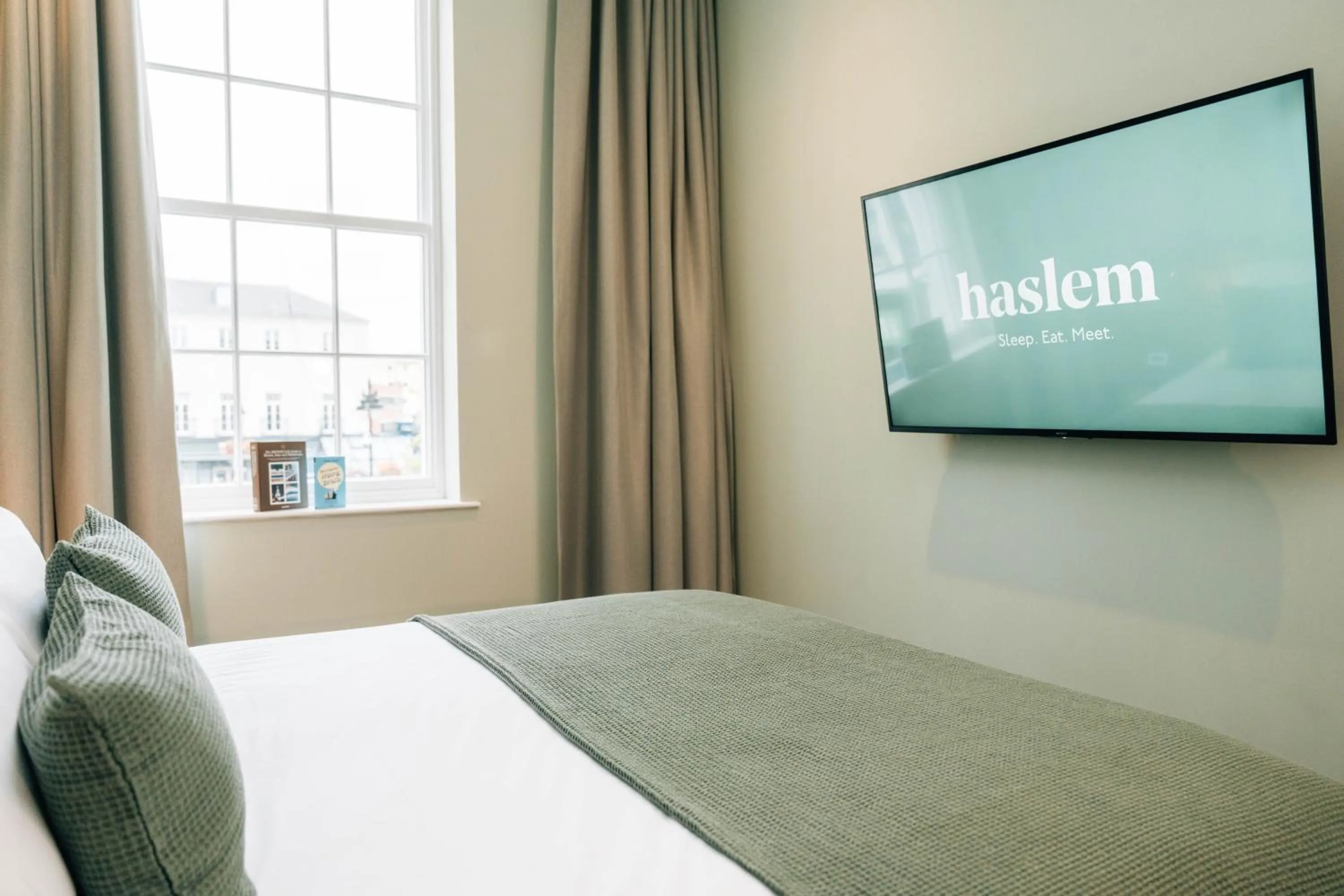 Bedroom, Bed in Haslem Hotel