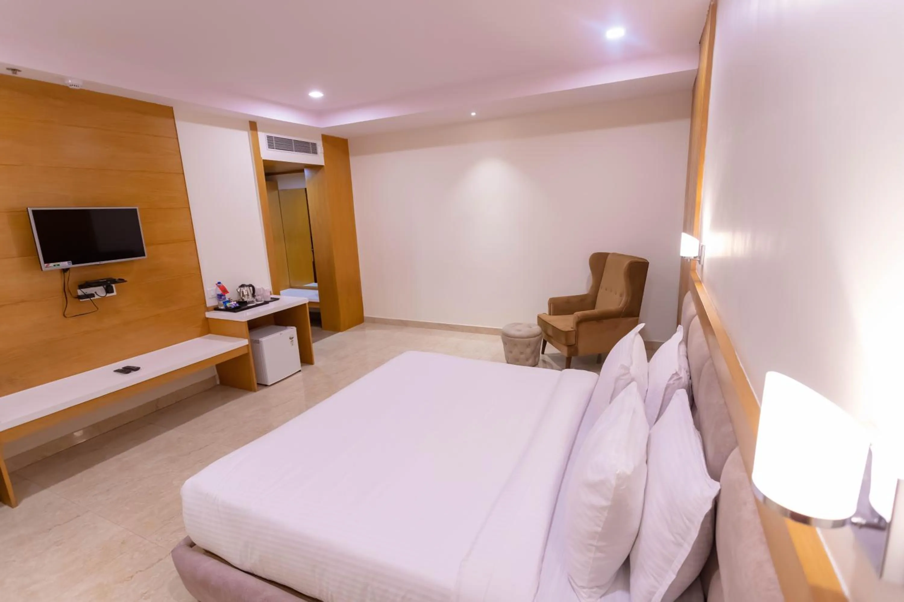 Coffee/tea facilities, Bed in VIVANA