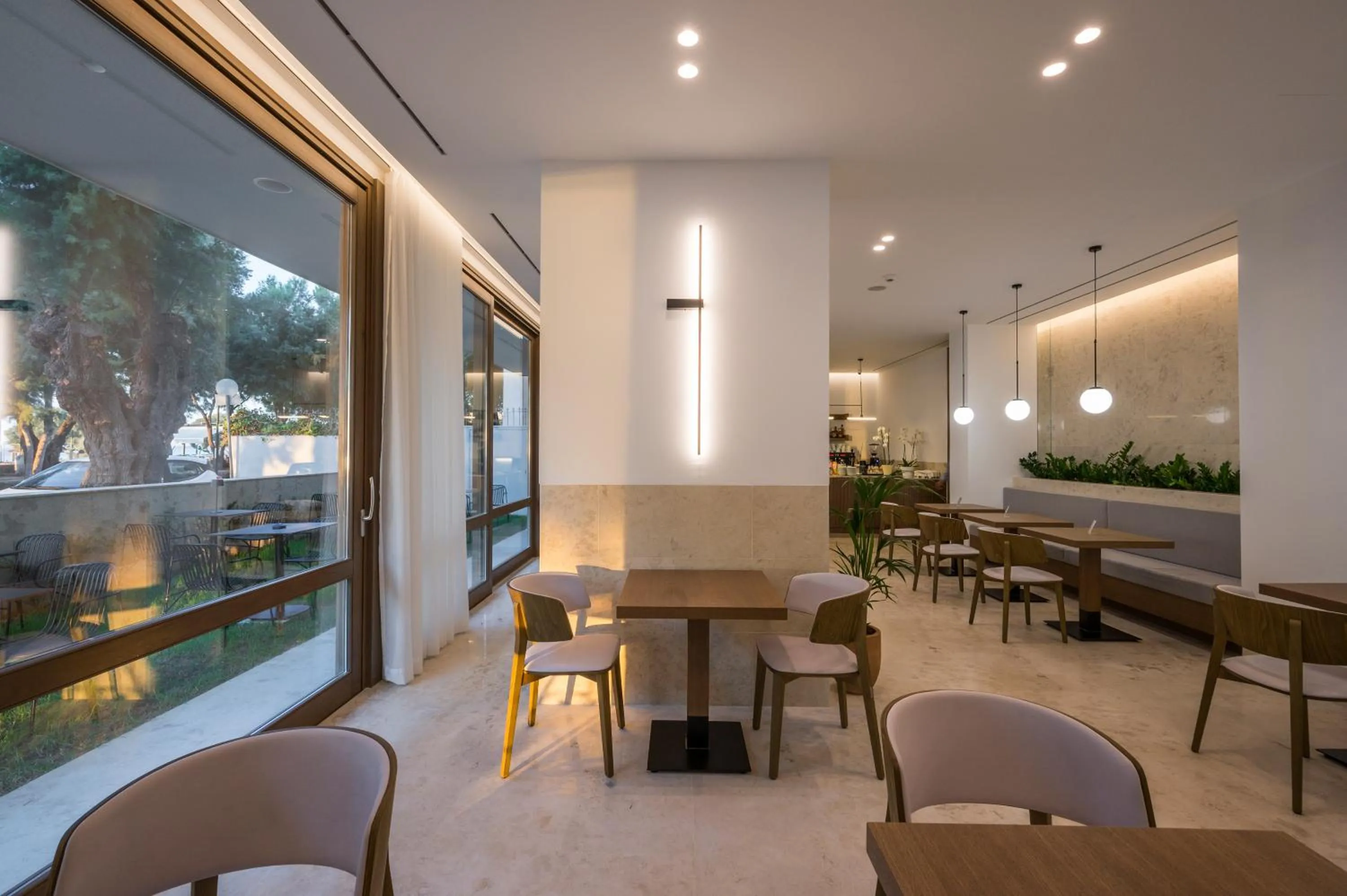 Restaurant/places to eat in SanSal Boutique Hotel