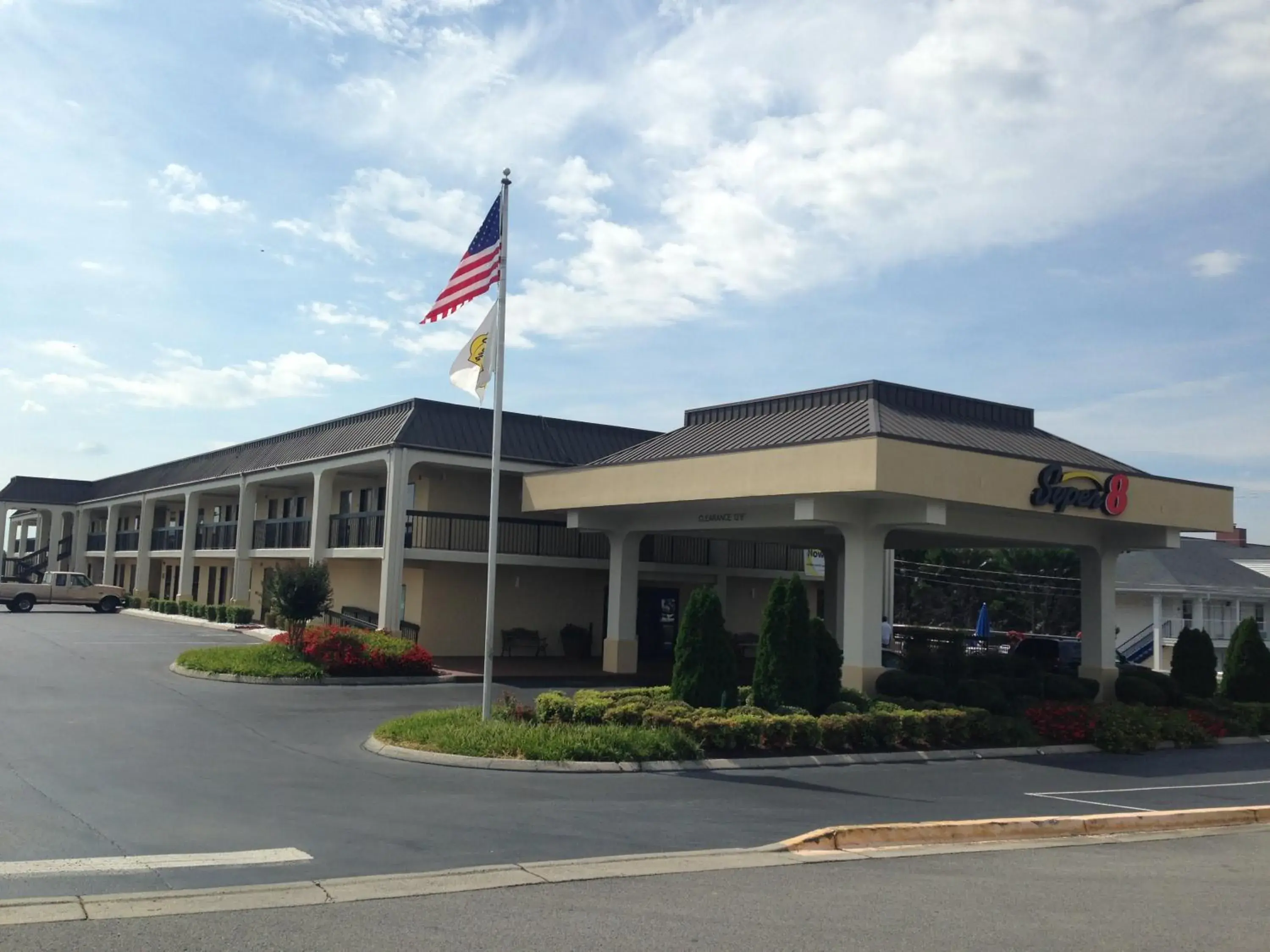 Property building in Super 8 by Wyndham Calhoun Property building in Super 8 by Wyndham Calhoun