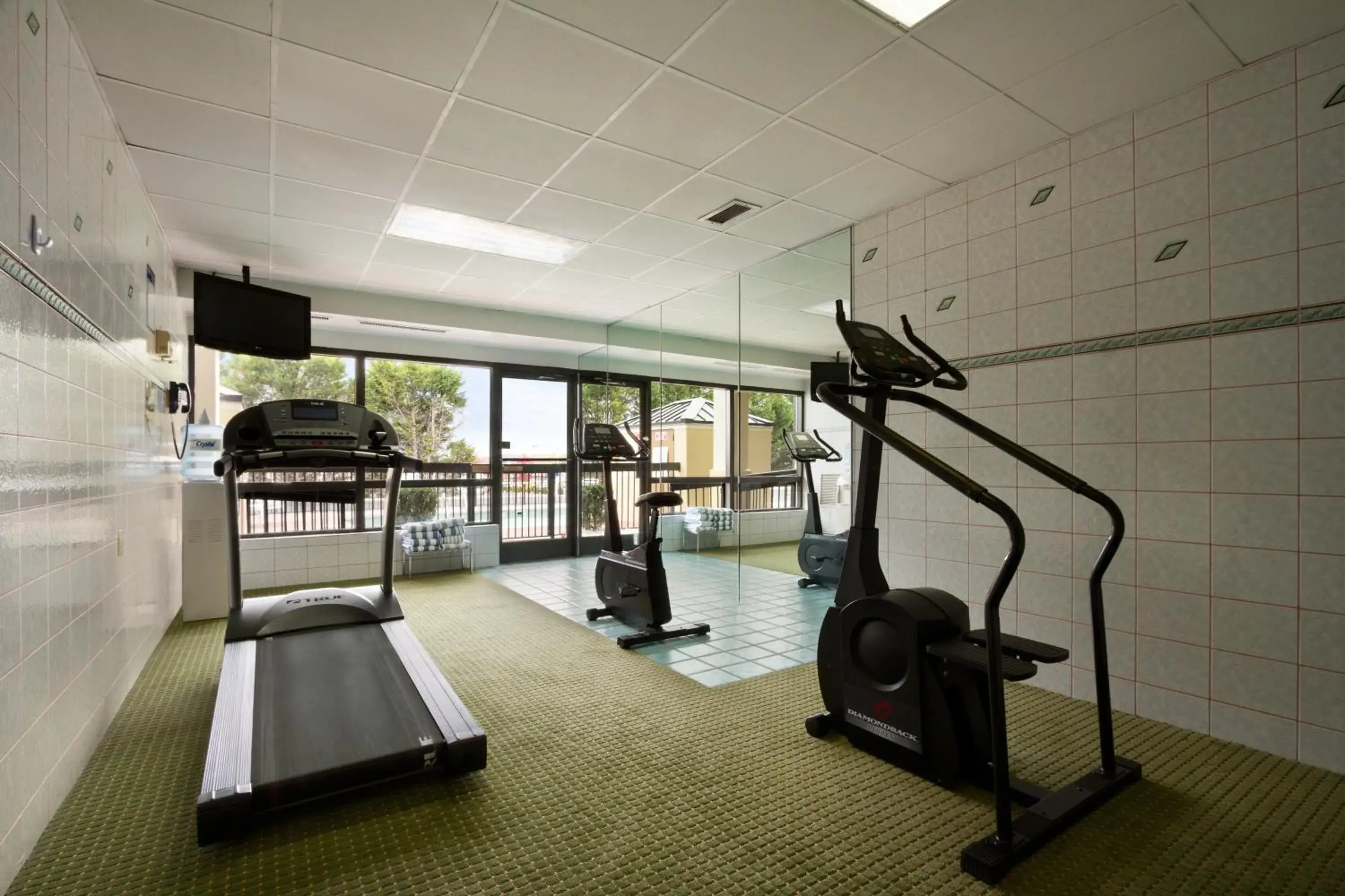 Fitness centre/facilities in Super 8 by Wyndham Calhoun Fitness centre/facilities in Super 8 by Wyndham Calhoun