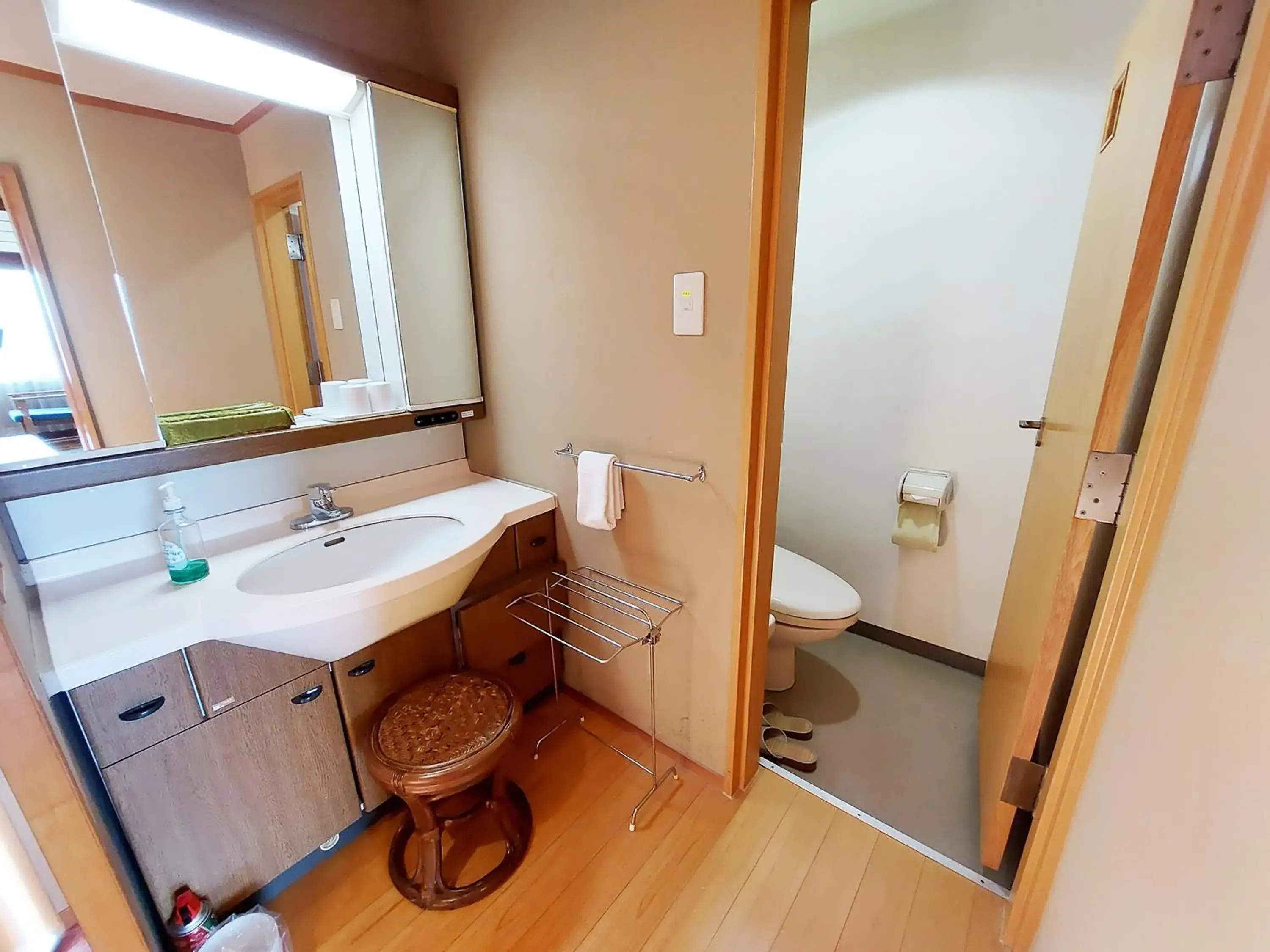 Japanese-Style Room with Shared Bathroom in Ikoi no Mura Heritage Minoyama Japanese-Style Room with Shared Bathroom in Ikoi no Mura Heritage Minoyama