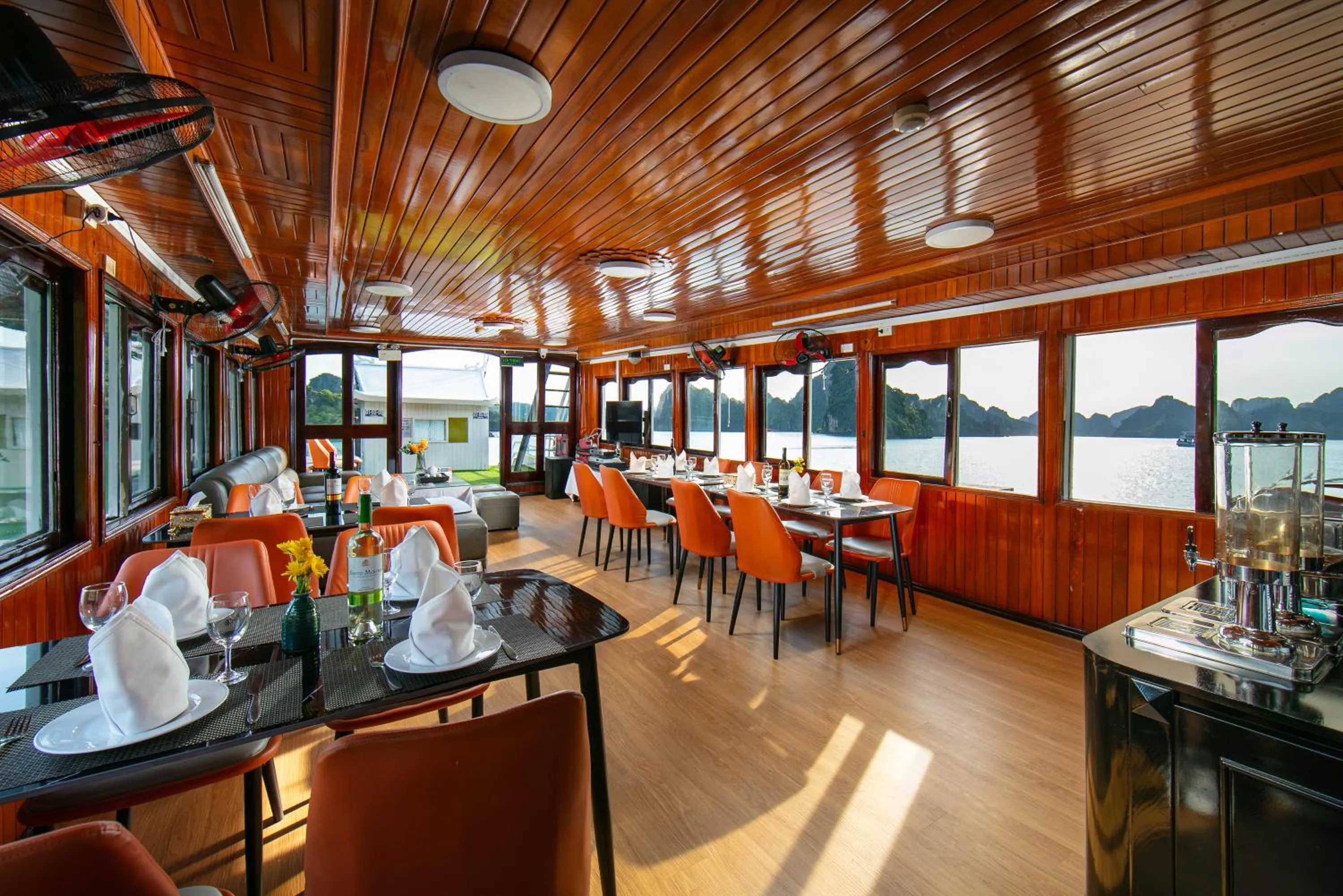 Restaurant/places to eat in Halong Fantasea Cruise
