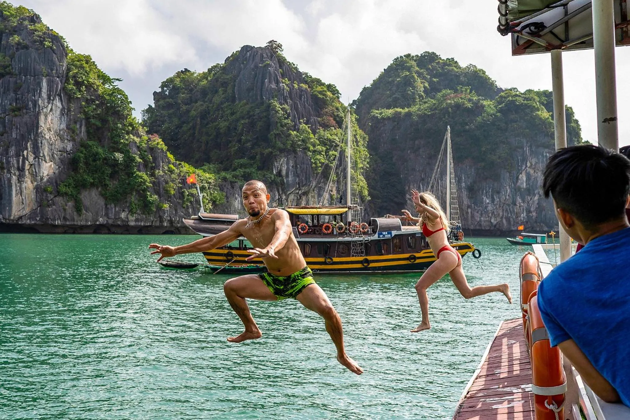 Activities in Halong Fantasea Cruise