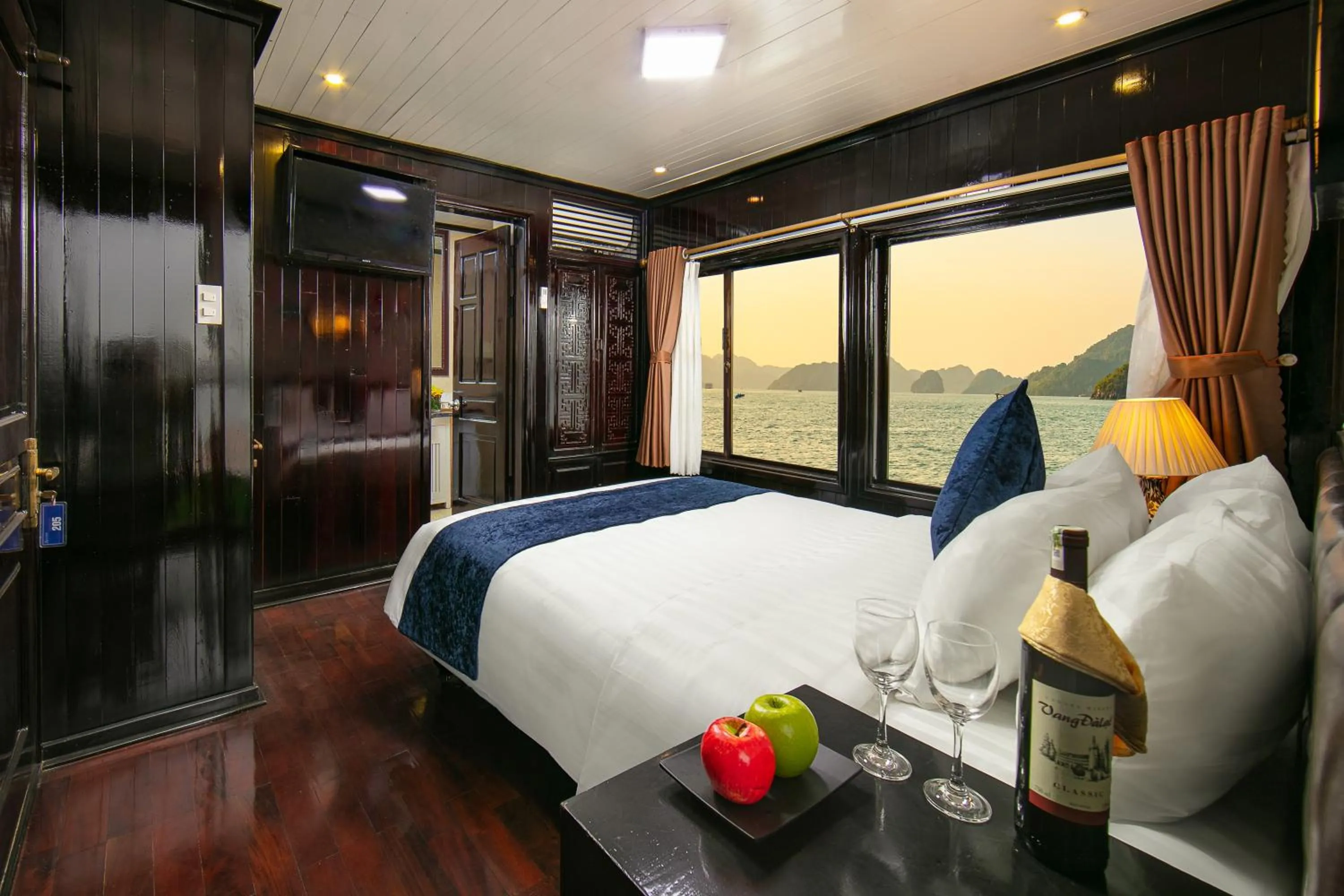 Bedroom, Bed in Halong Fantasea Cruise