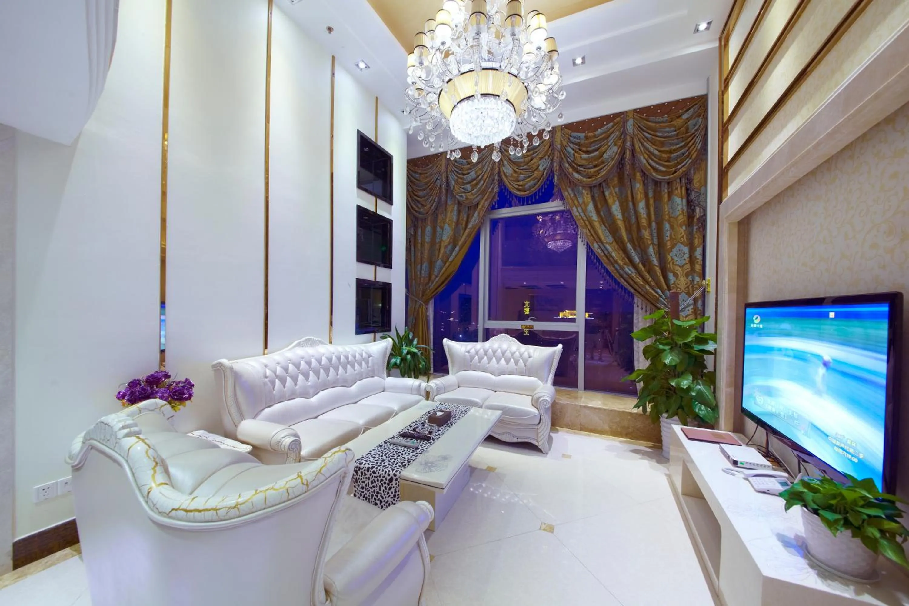 TV and multimedia in Louidon Mega Apartment Of Kam Rueng Plaza - Sunshine Apartment