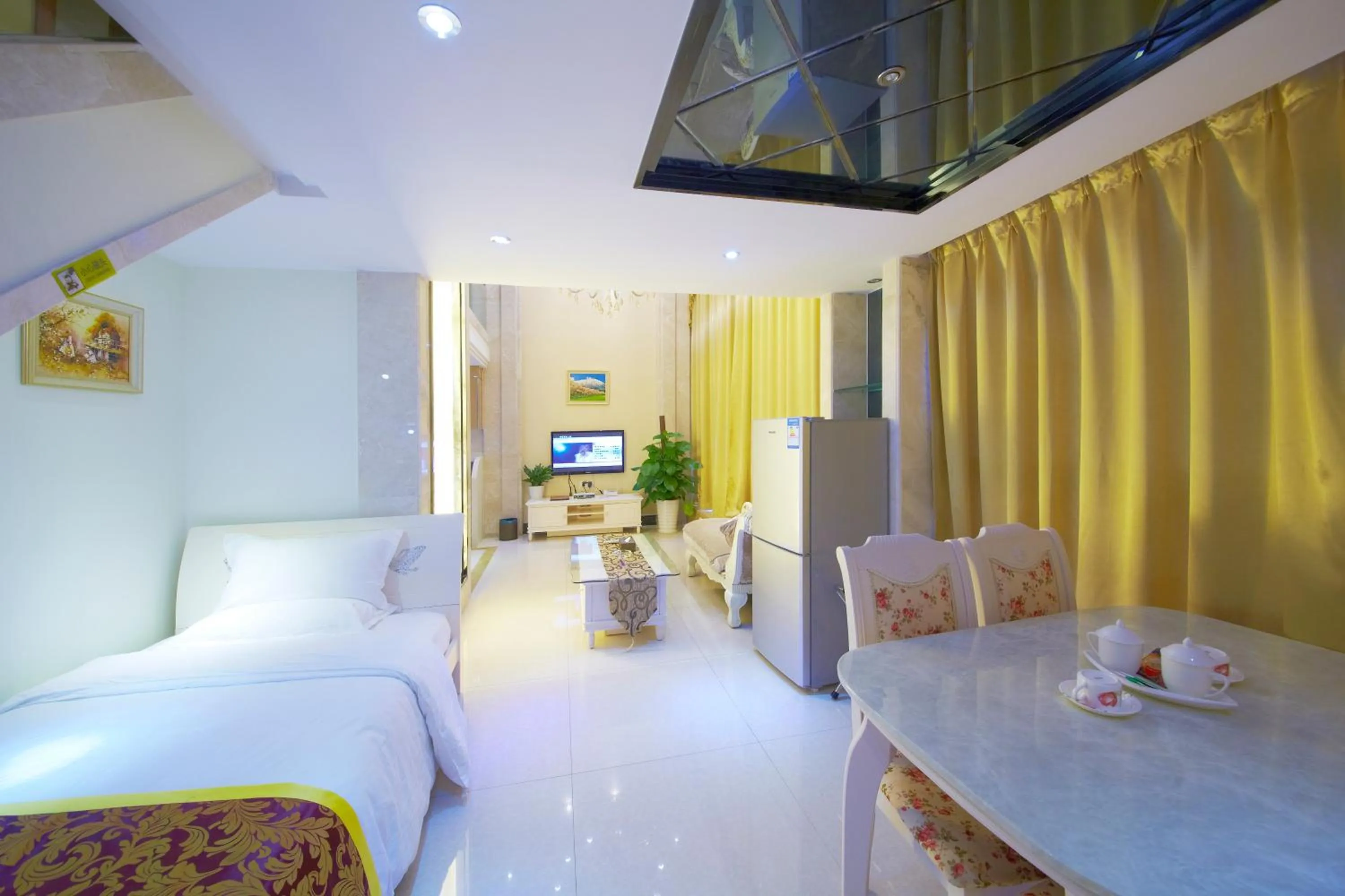 Photo of the whole room, Bed in Louidon Mega Apartment Of Kam Rueng Plaza - Sunshine Apartment