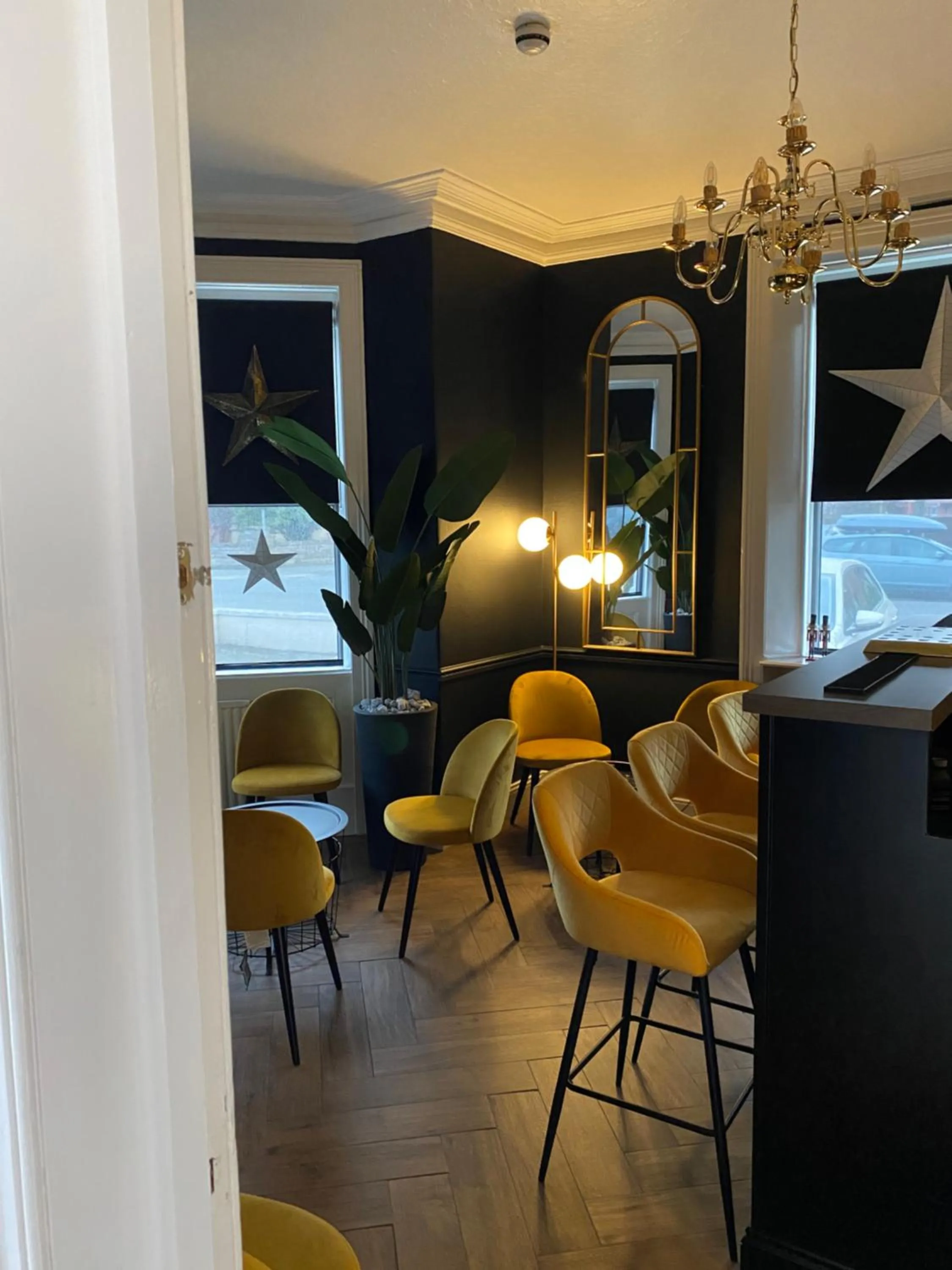 Lounge or bar in Oak Alyn Hotel