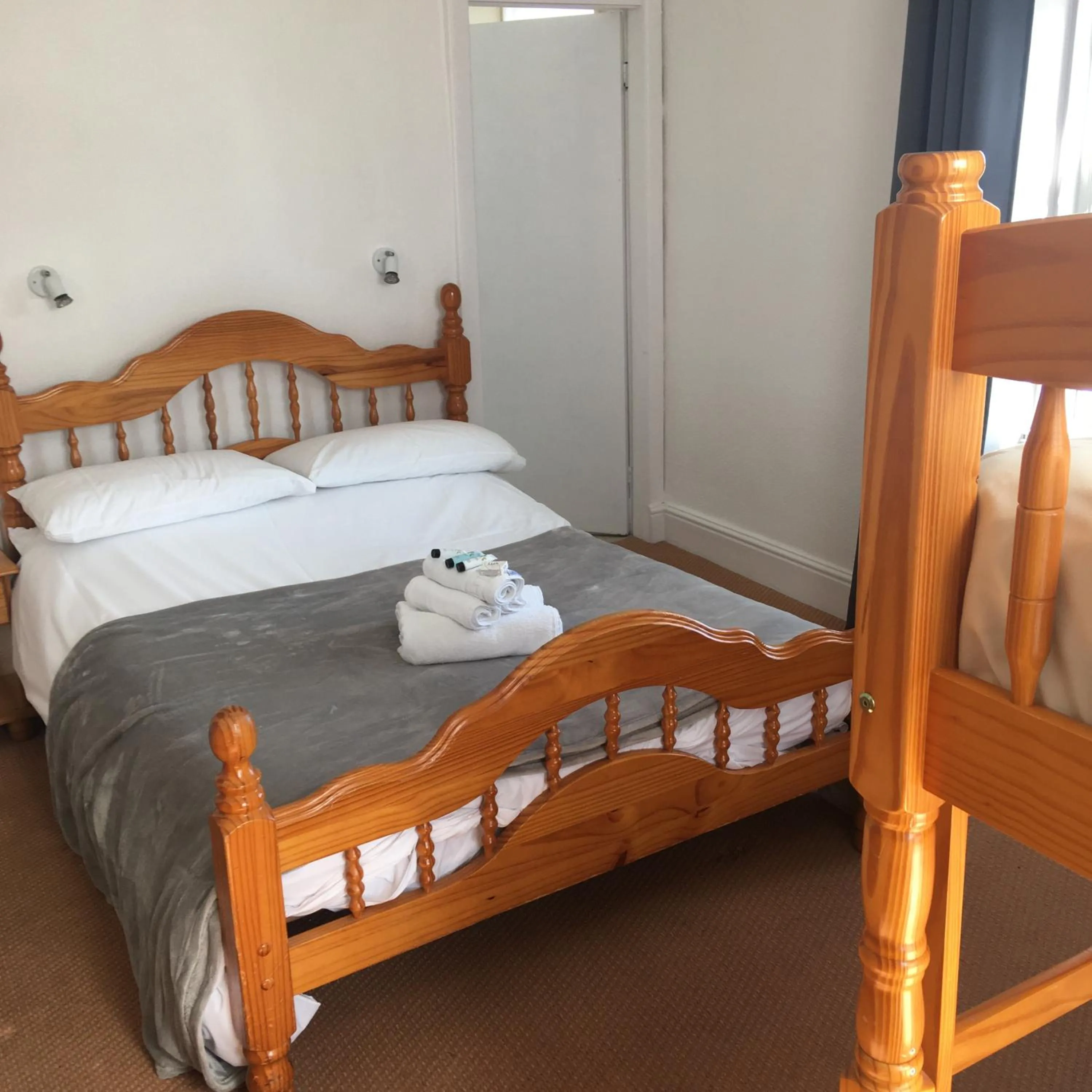 Bed in Oak Alyn Hotel