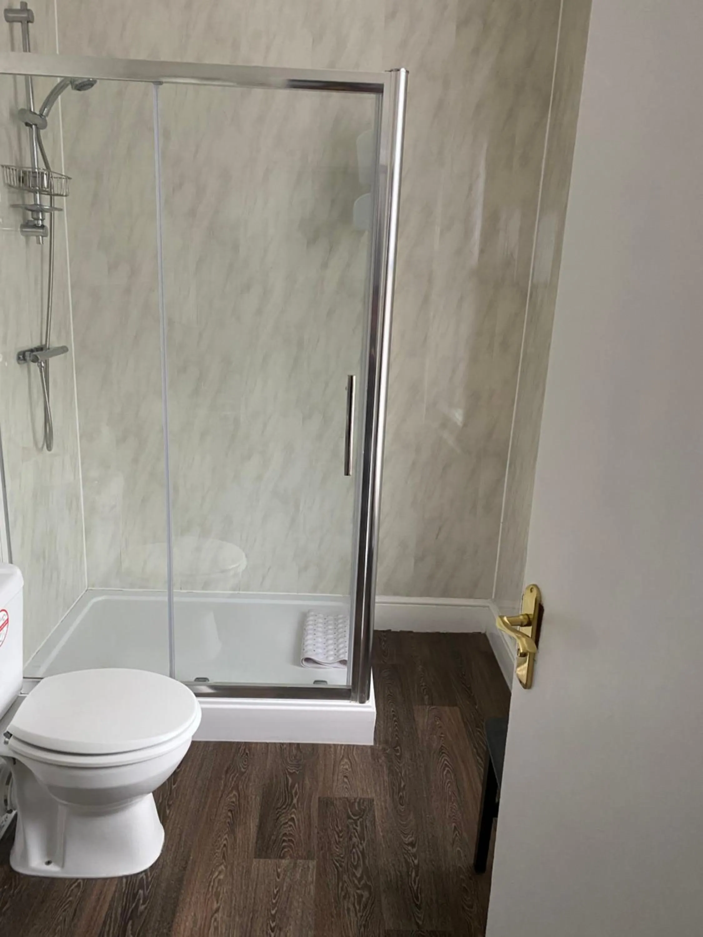 Shower in Oak Alyn Hotel